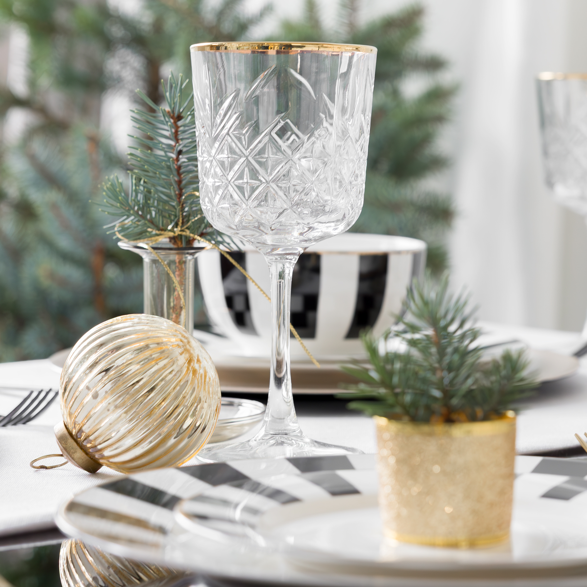 Sada 4 skleniček na víno Timeless Gold Ring 330 ml PASABAHCE