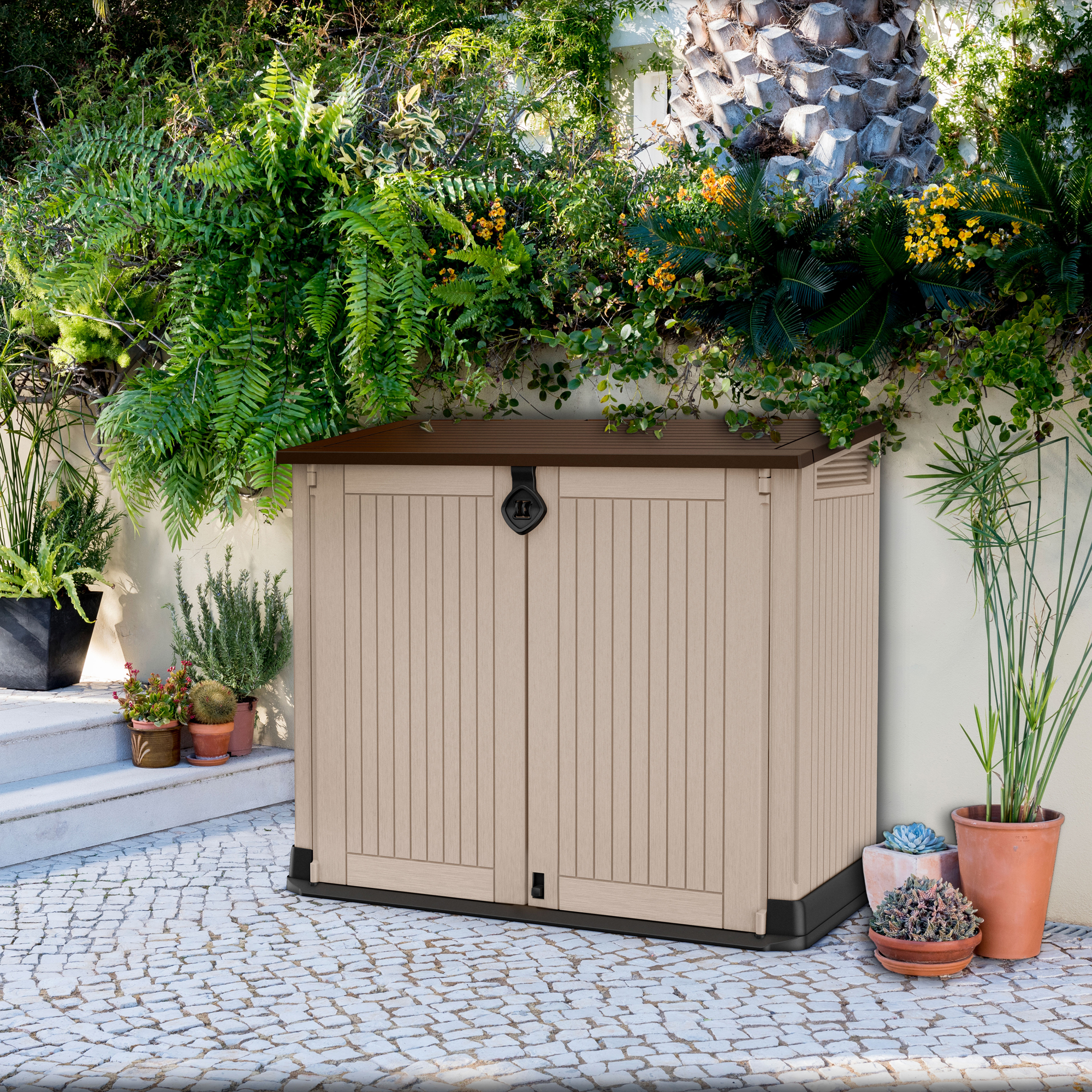 Hnedá záhradná skriňa Store It Out 132 x 72 x 113,5 cm KETER