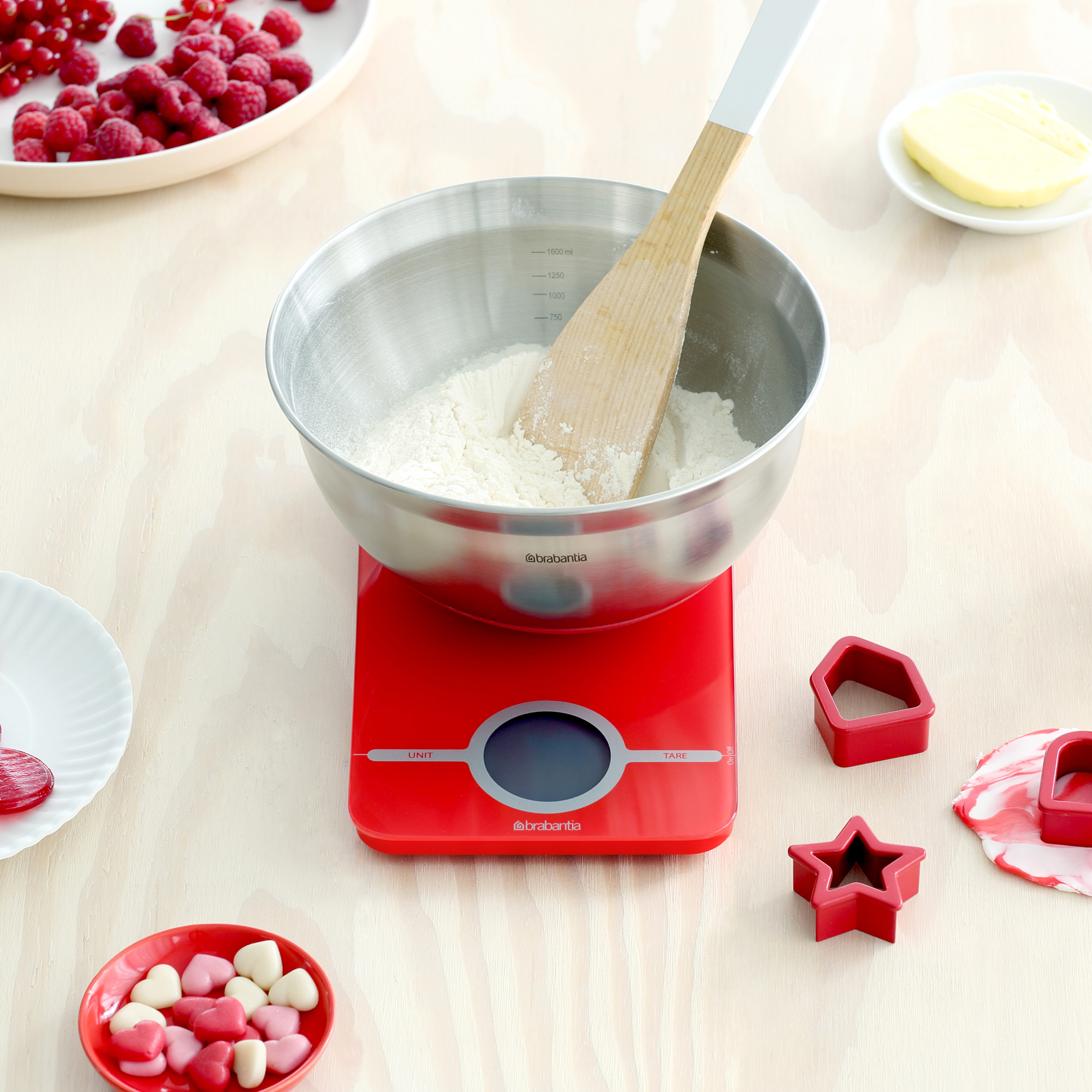 Küchenwaage mit Schüssel und Förmchen Passion rot 1,6 l BRABANTIA