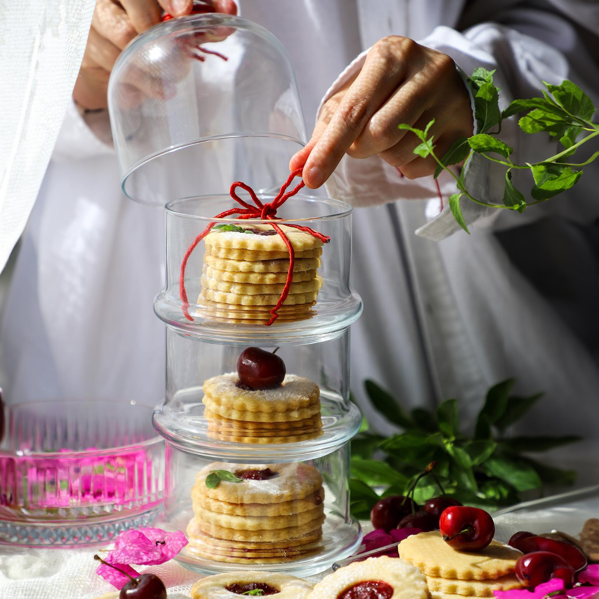 Skleněná třípatrová nádobka Villa Patisserie 26,1 cm PASABAHCE
