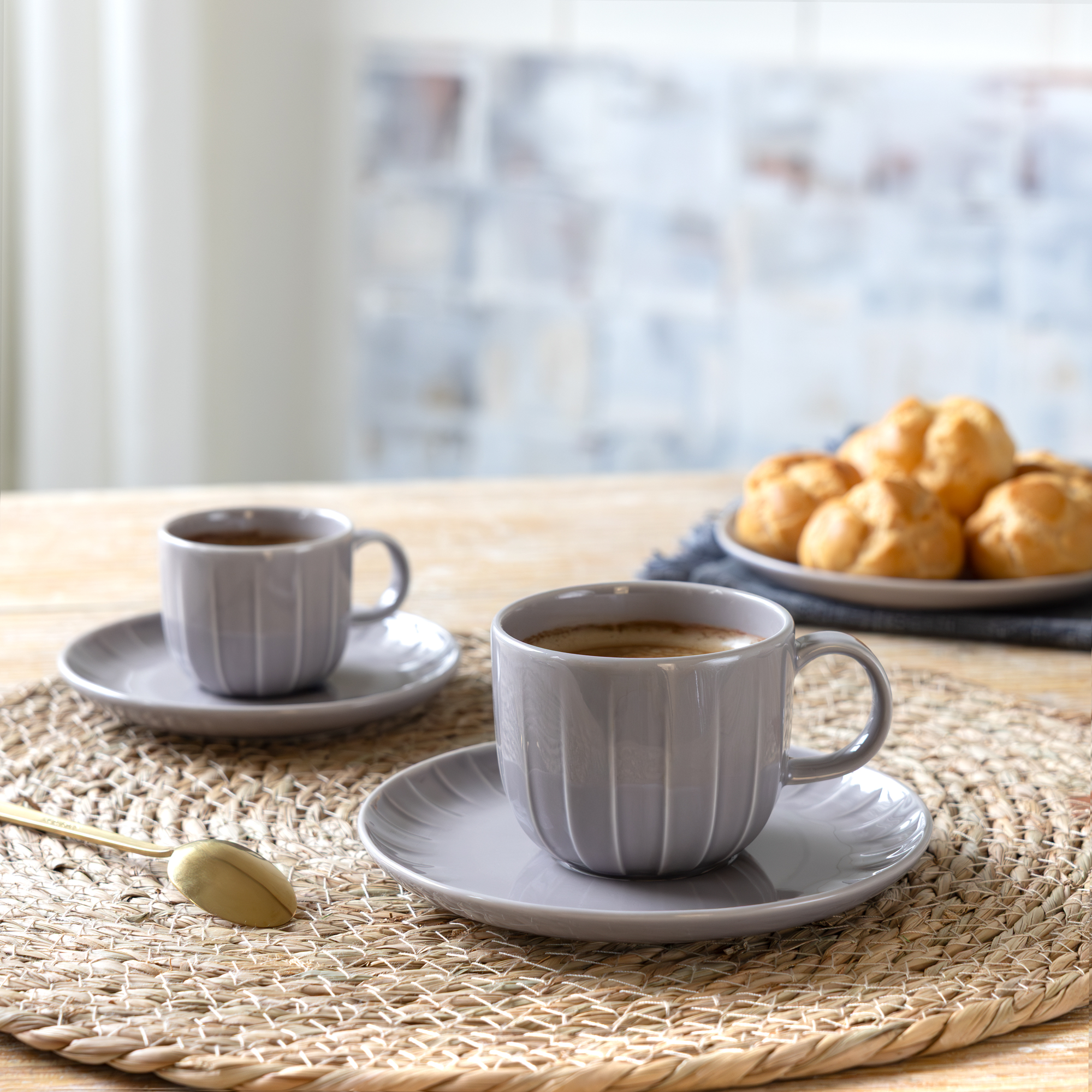 Šedý porcelánový šálek na espresso Ligne 90 ml AMBITION