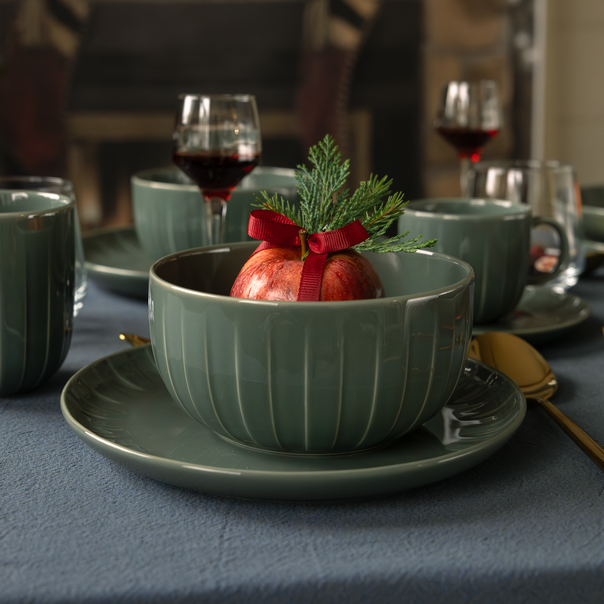 Servizio di soviglie da tavola per 6 persone Ligne verde 48 pezzi AMBITION