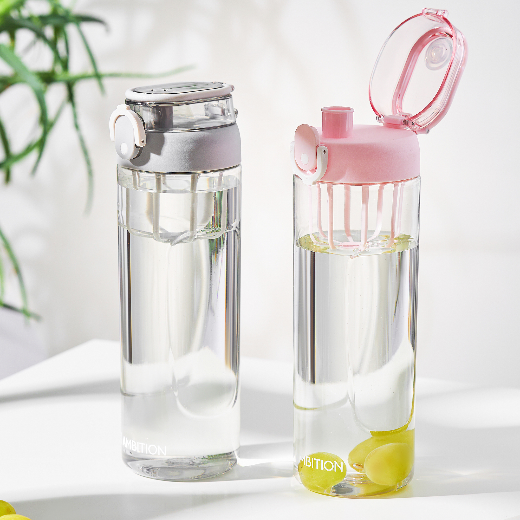 Plastová láhev na vodu s vložkou na ovoce Fruta Gray 840 ml AMBITION