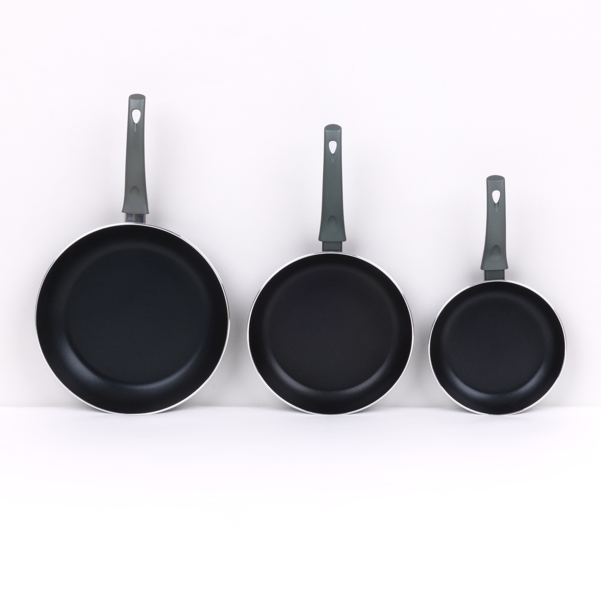 Sada 3 hliníkových pánví Ilag Basic Graphite 20-24-28 cm AMBITION