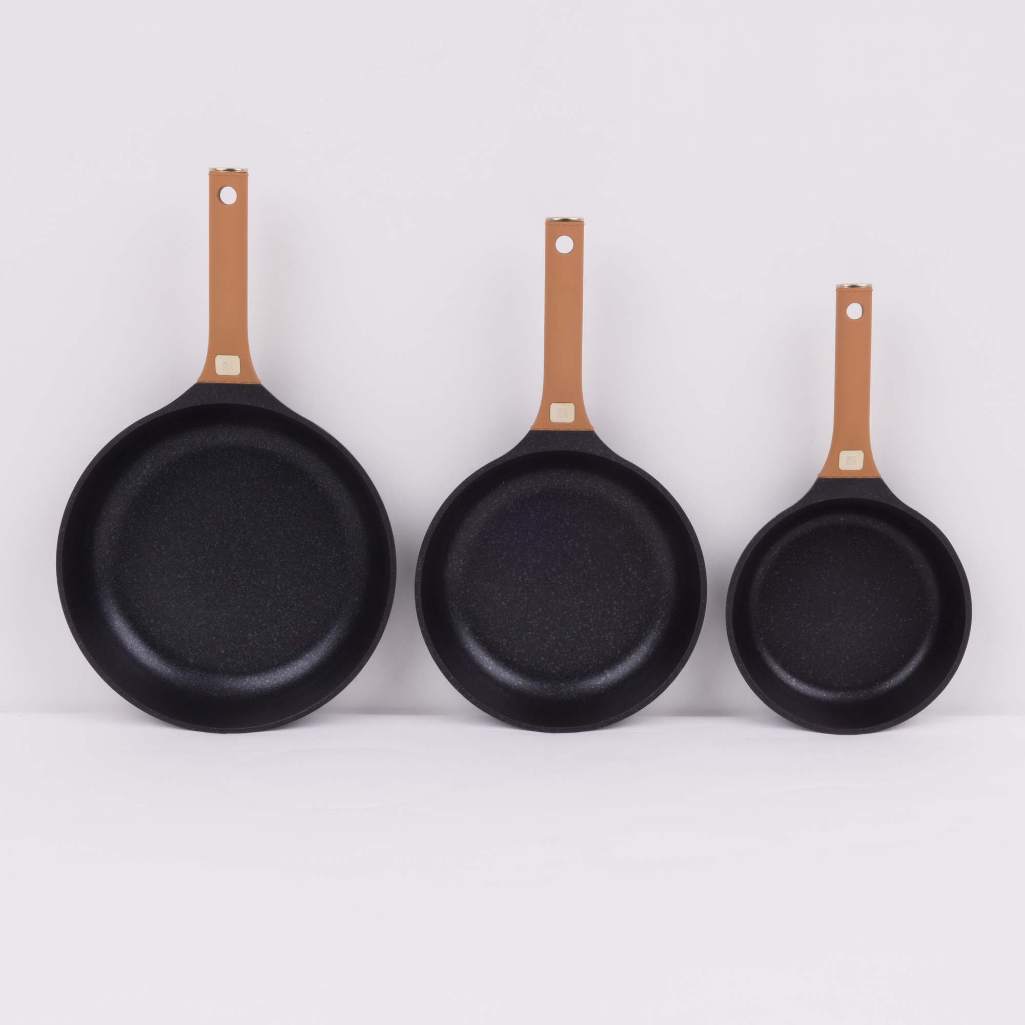 Set de sartenes con revestimiento Qualum Basic Stone Edition Camel 3-piezas AMBITION