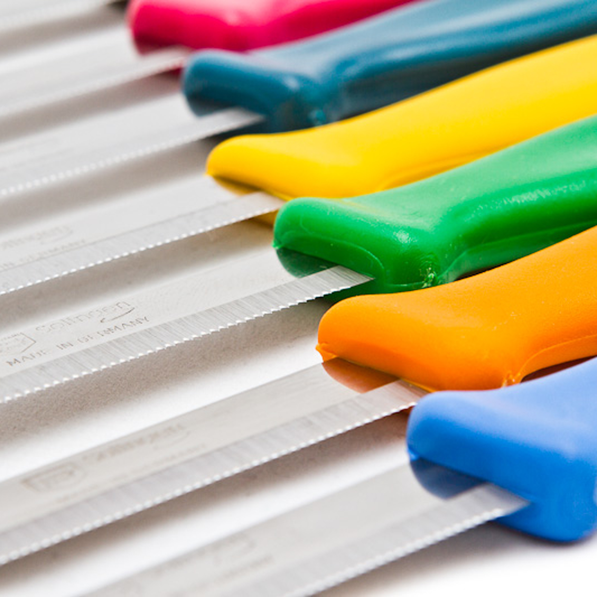 Zoubkovaný nůž na zeleninu a ovoce 9 cm MIX BAREV SOLINGEN