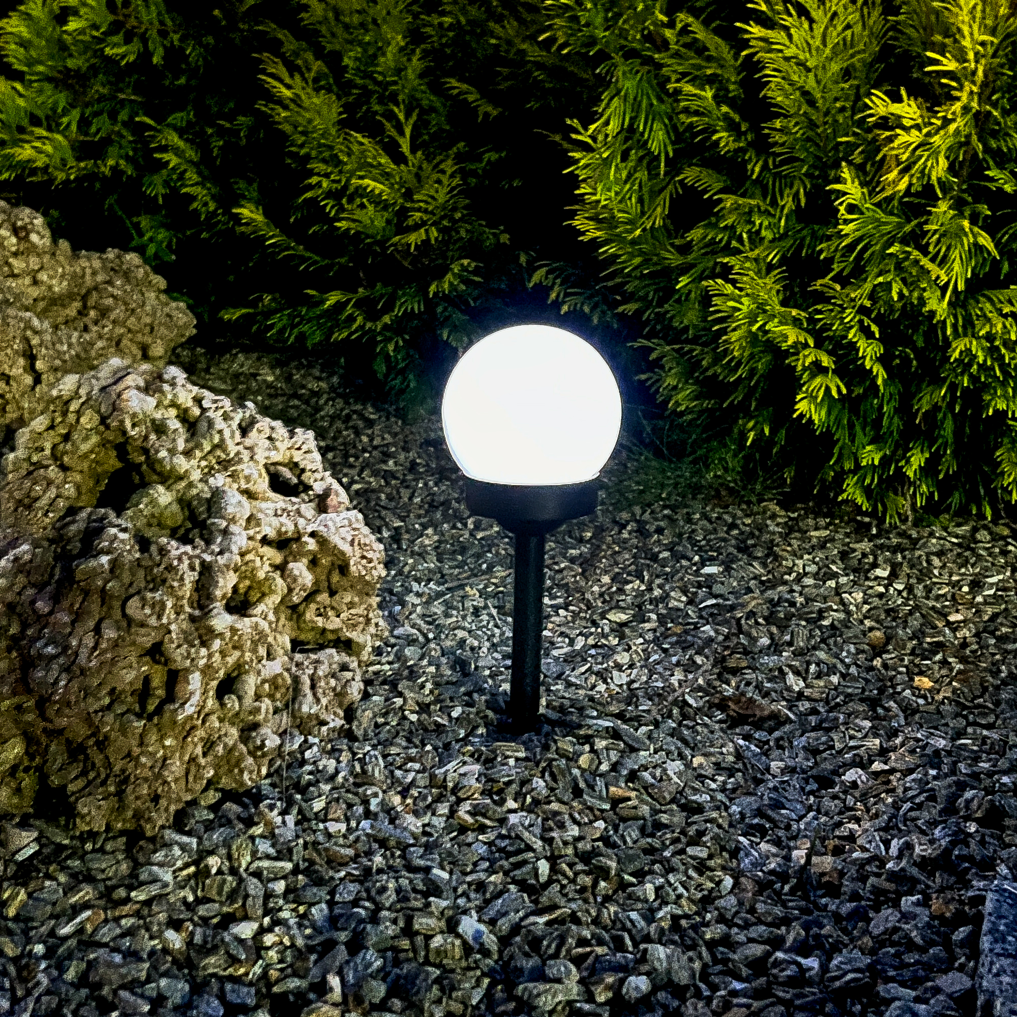 Solárna lampa do zeme Guľa 10 cm PATIO