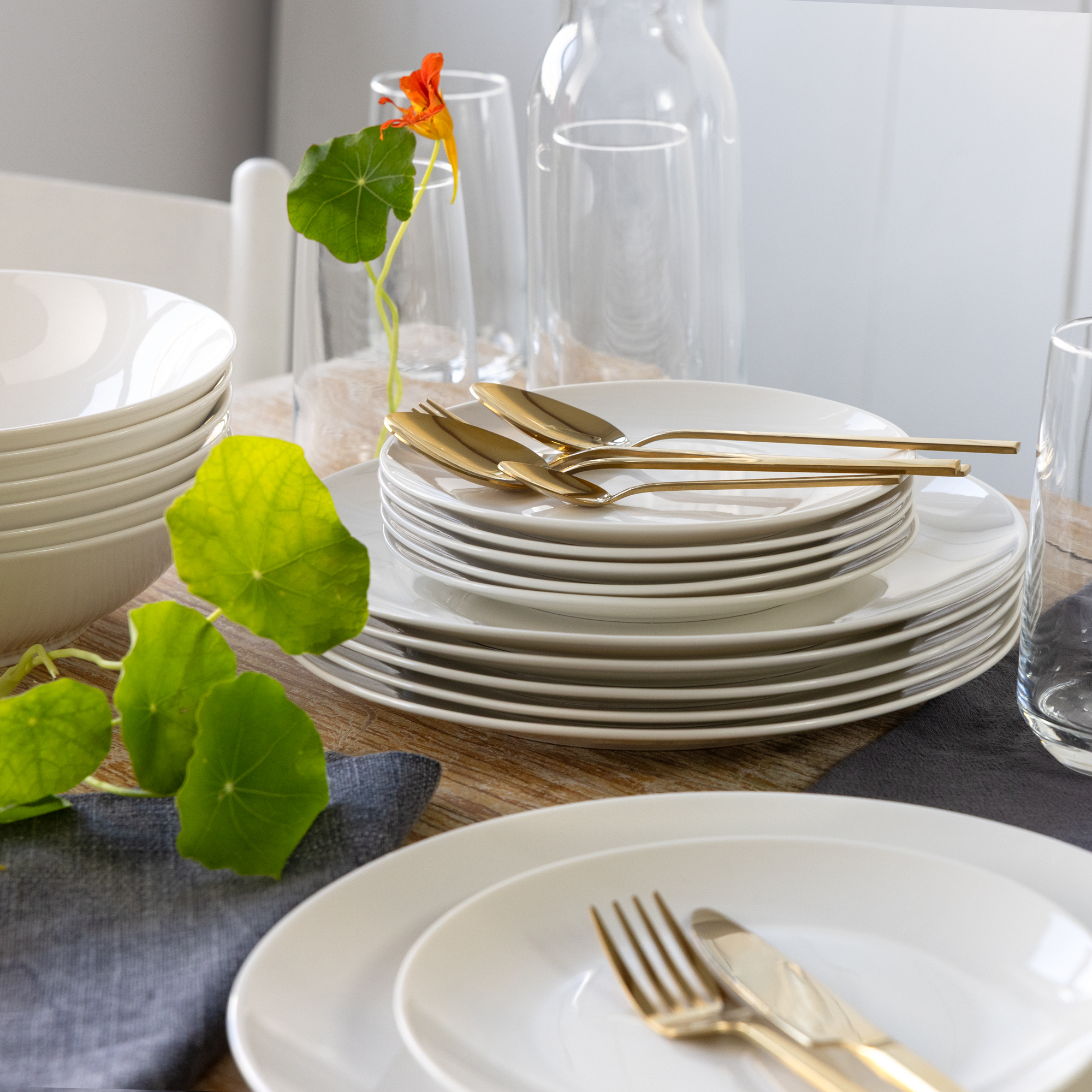 Tafelservice mit Gesteck für 6 Personen Bona Como 42-teilig AMBITION