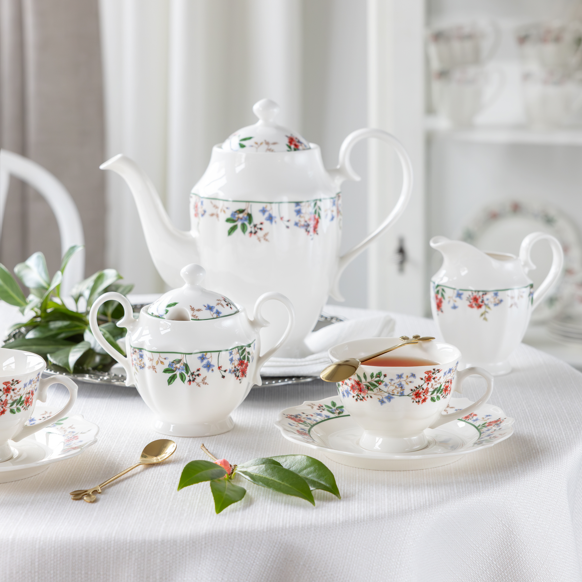 Dinner & coffee set for 6 people Rosalia 40-piece AMBITION