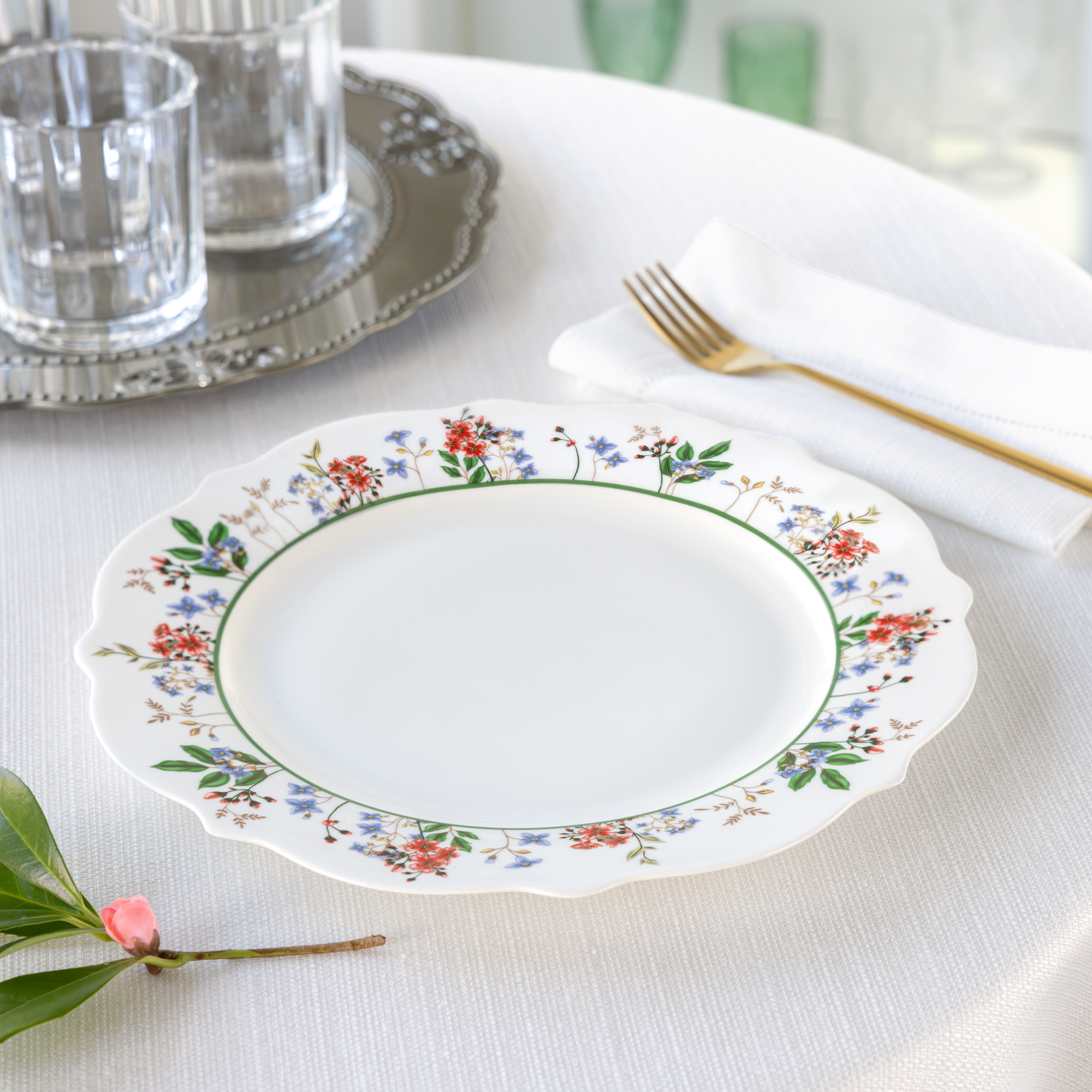 Porcelánový plytký tanier Rosalia 28 cm AMBITION