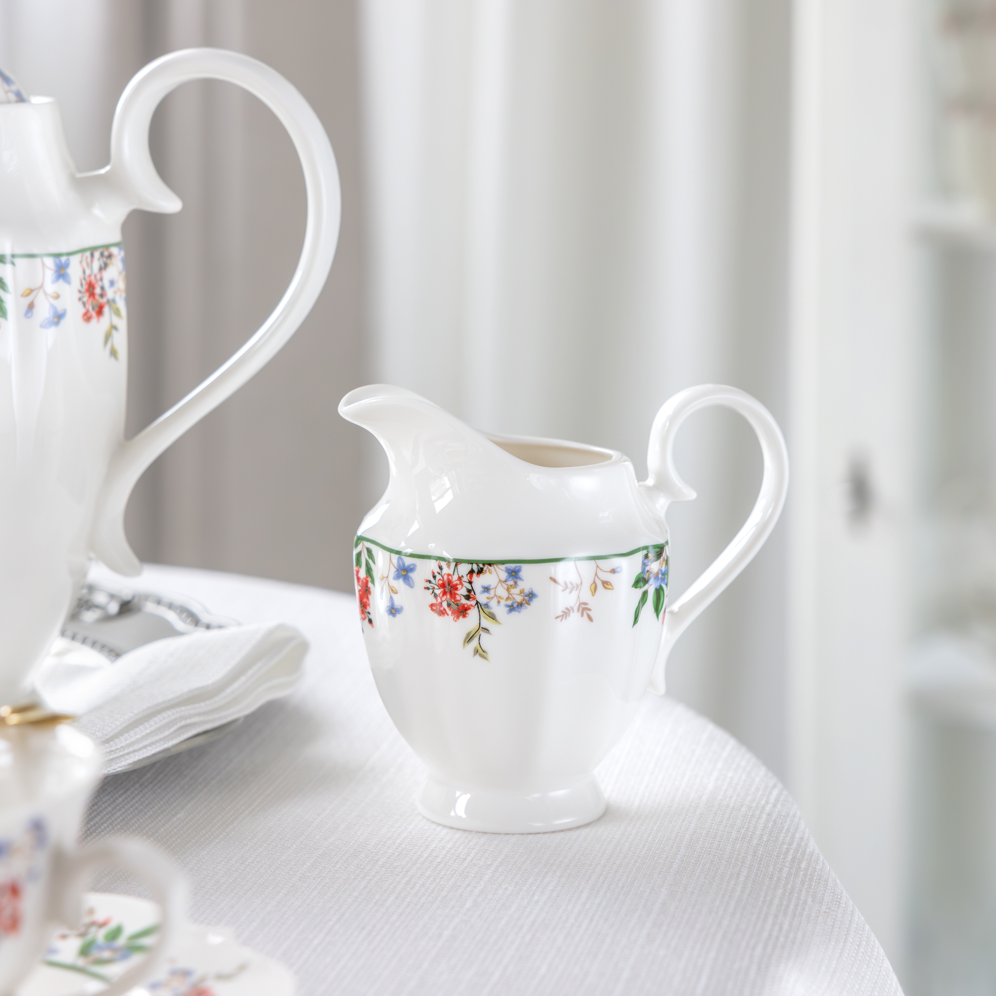 Porcelánová mliečenka Rosalia 300 ml AMBITION