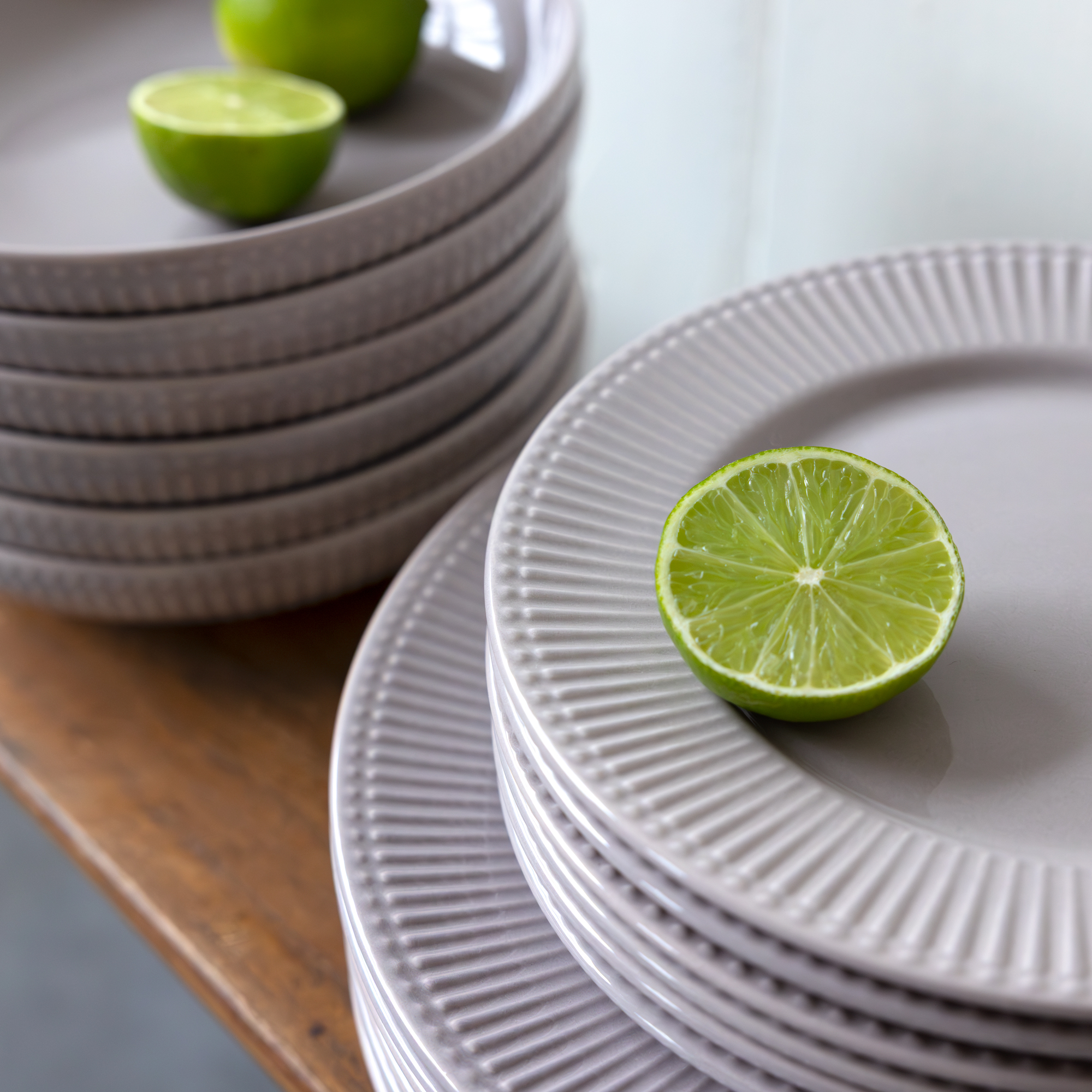 Talerz deserowy Curly 20,5 cm szary AMBITION