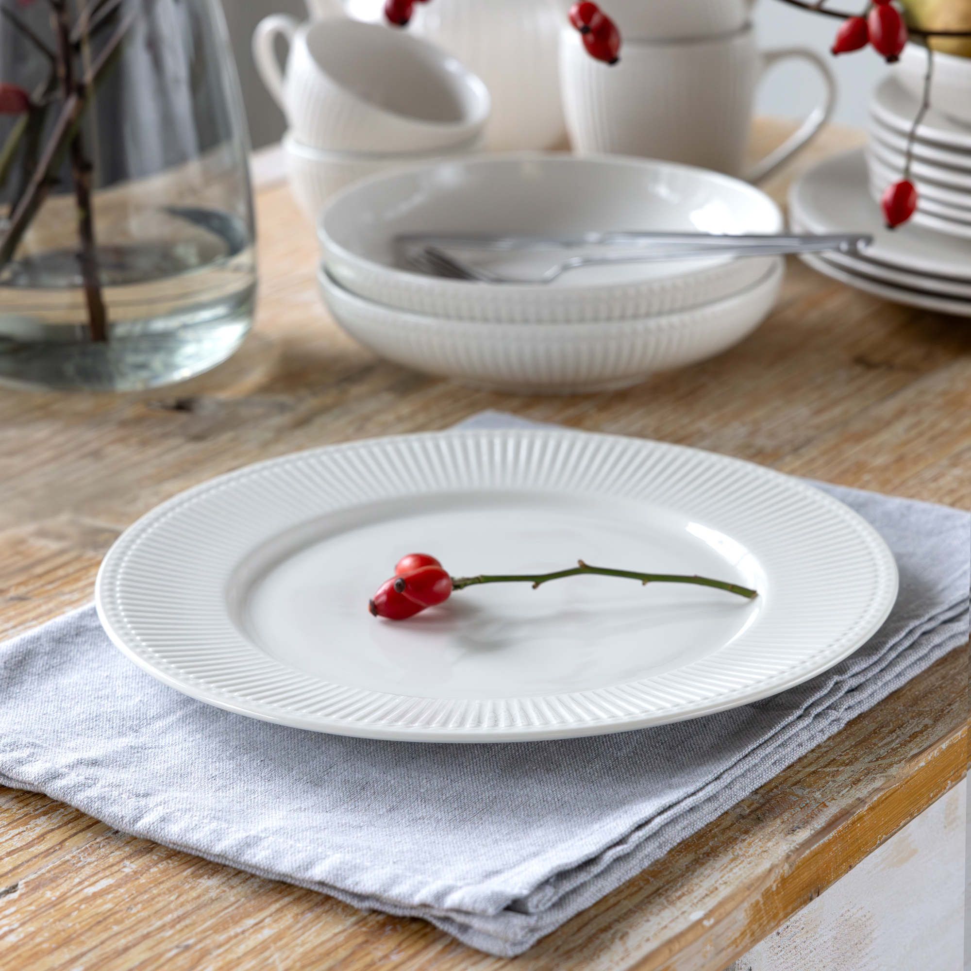 Middagstallrik Curly vit 27 cm AMBITION