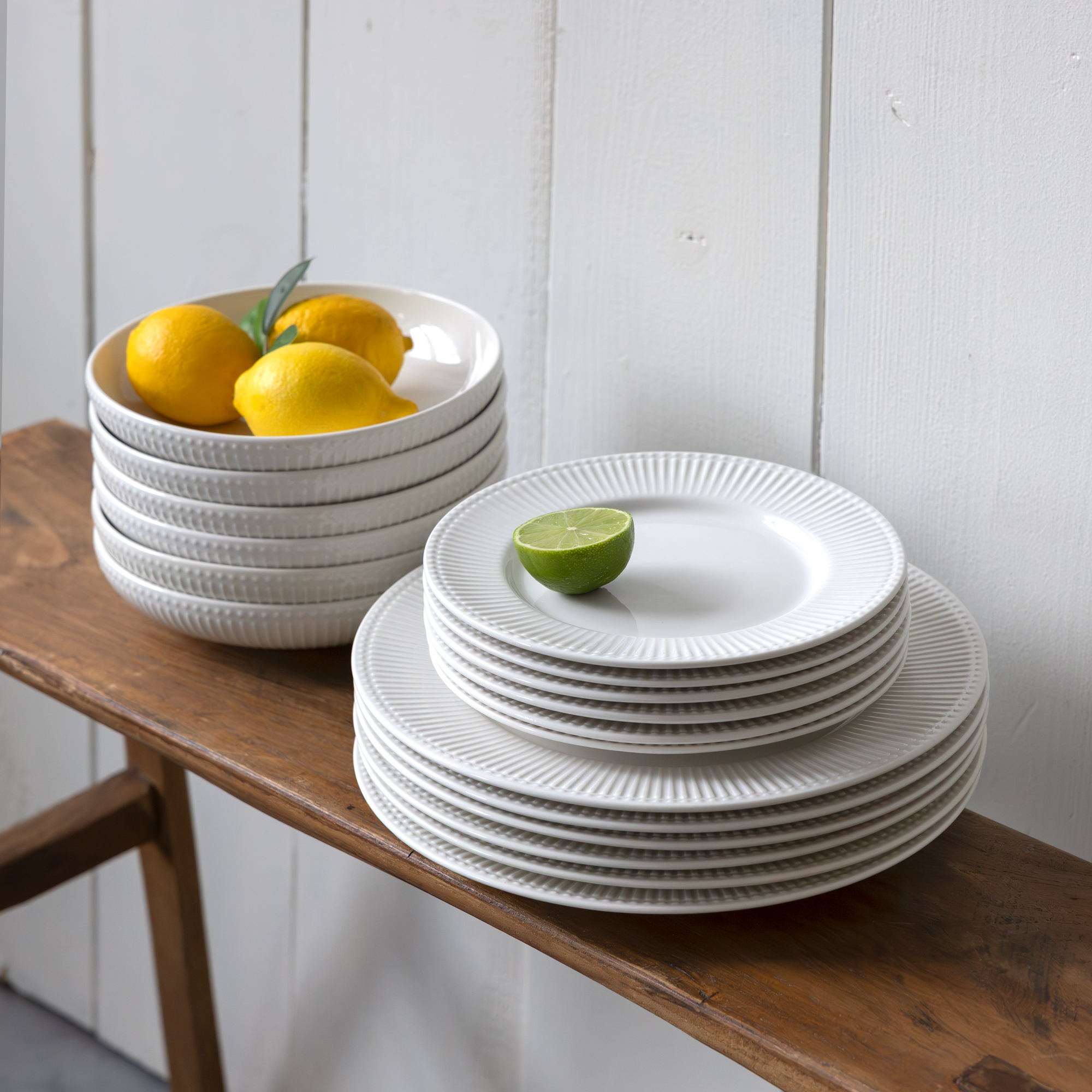 Krémový porcelánový hlboký tanier Curly 22 cm AMBITION