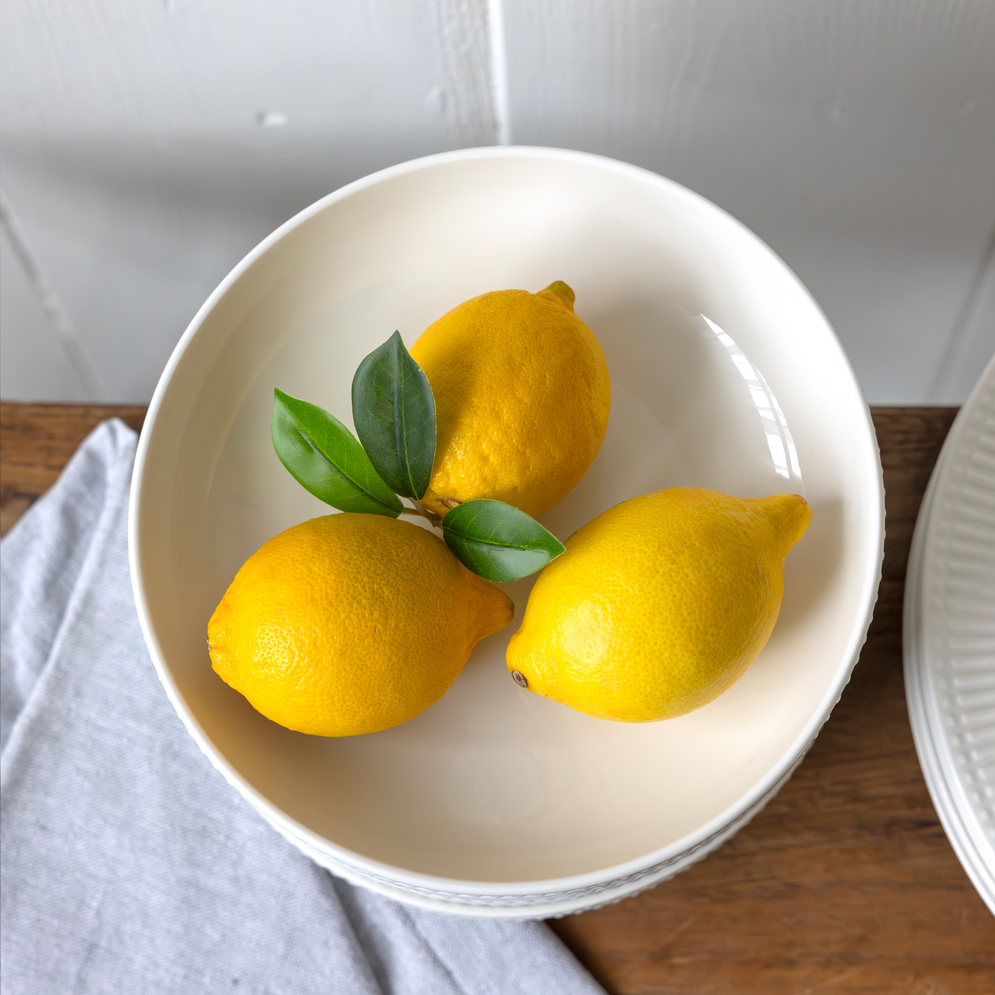 Krémový porcelánový hlboký tanier Curly 22 cm AMBITION