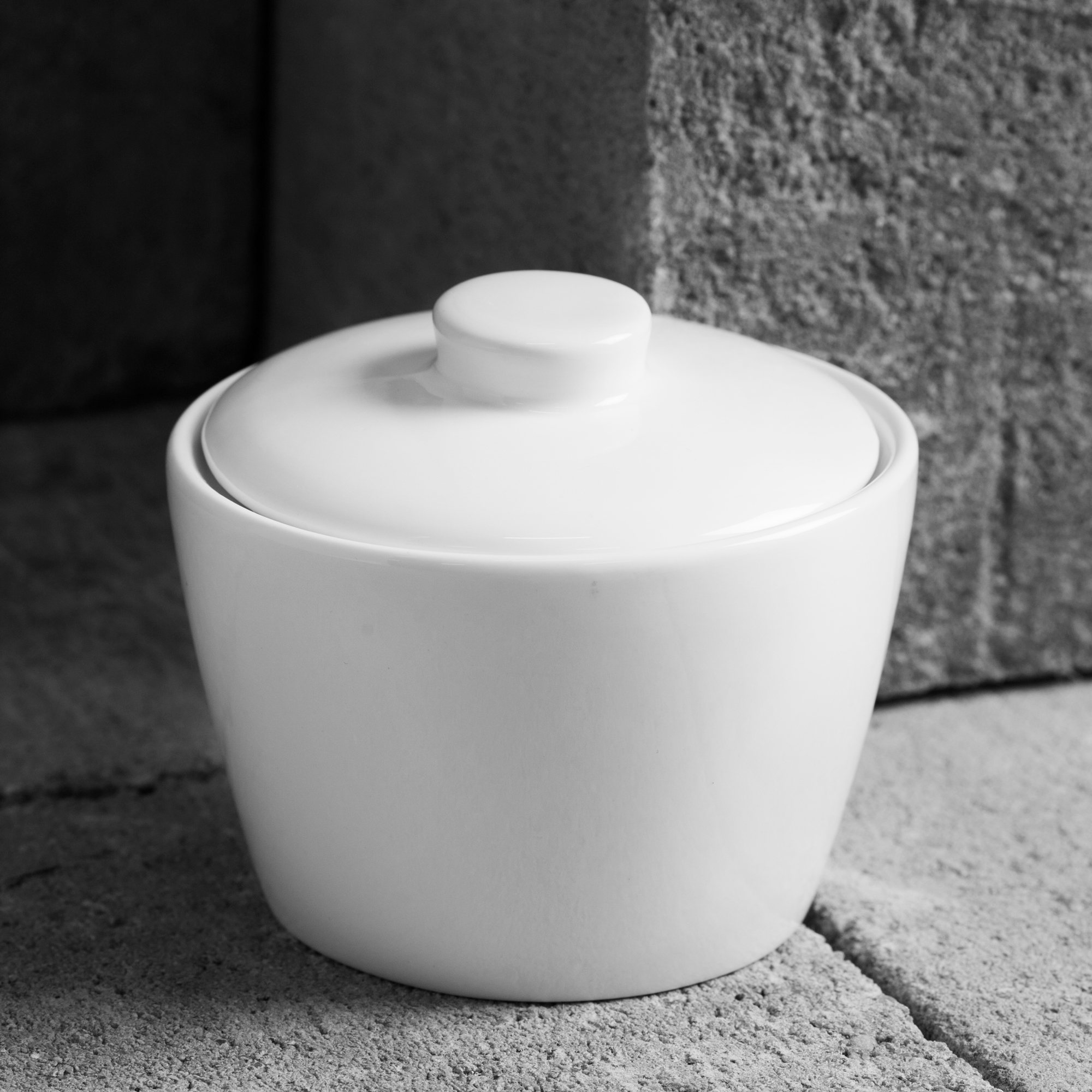Porcelánová cukřenka s otvorem na lžičku Fala / Kubiko 200 ml AMBITION