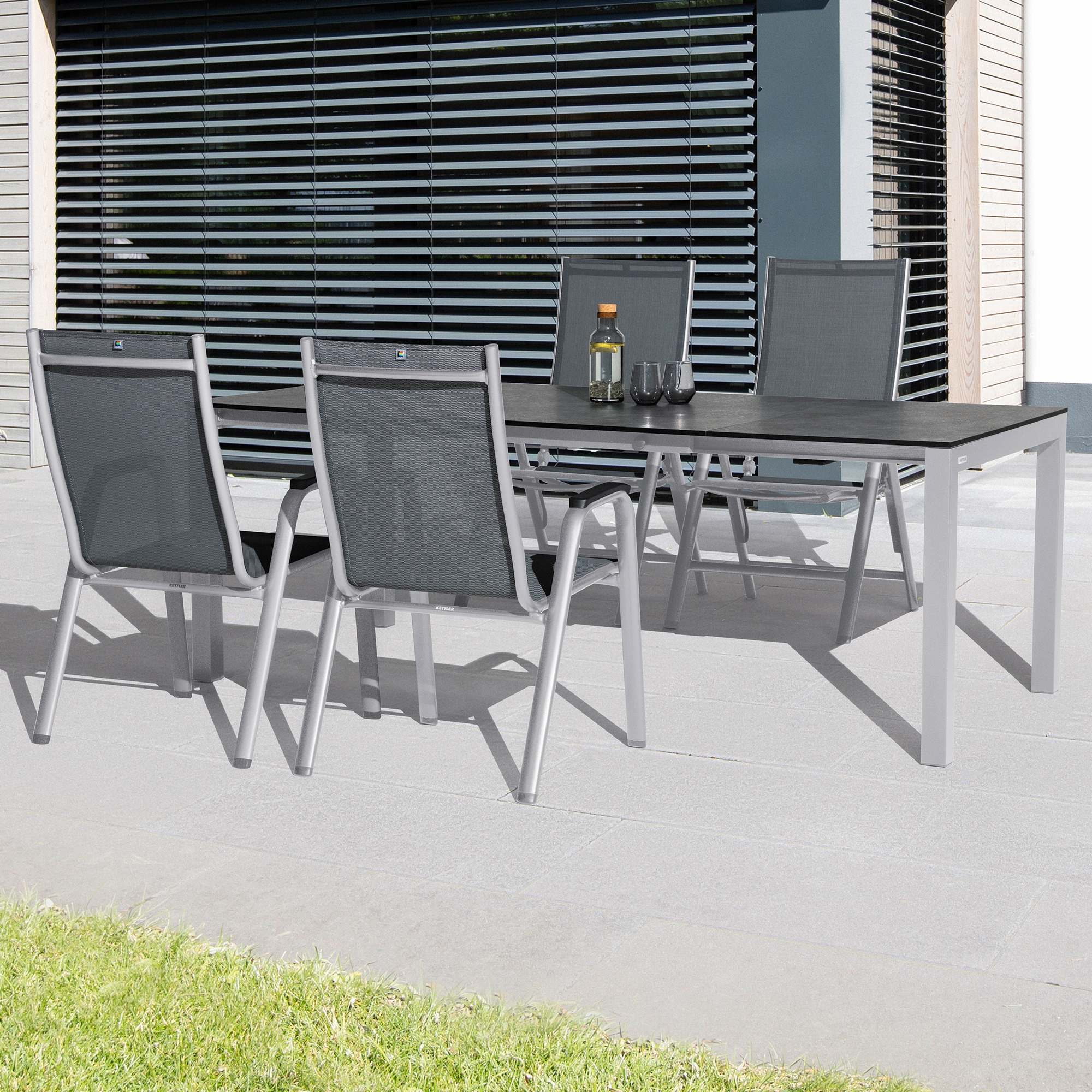 Stół ogrodowy rozkładany 150 / 210 x 95 cm Cubic srebrno-antracytowy KETTLER