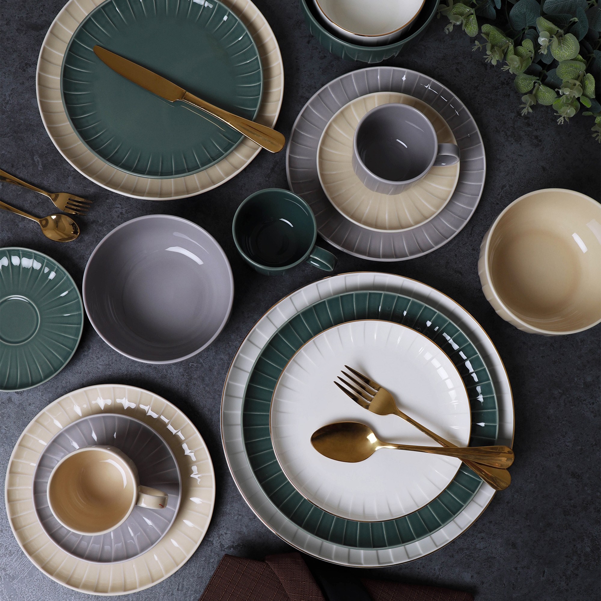 Zelený porcelánový plytký tanier Ligne 30 cm AMBITION