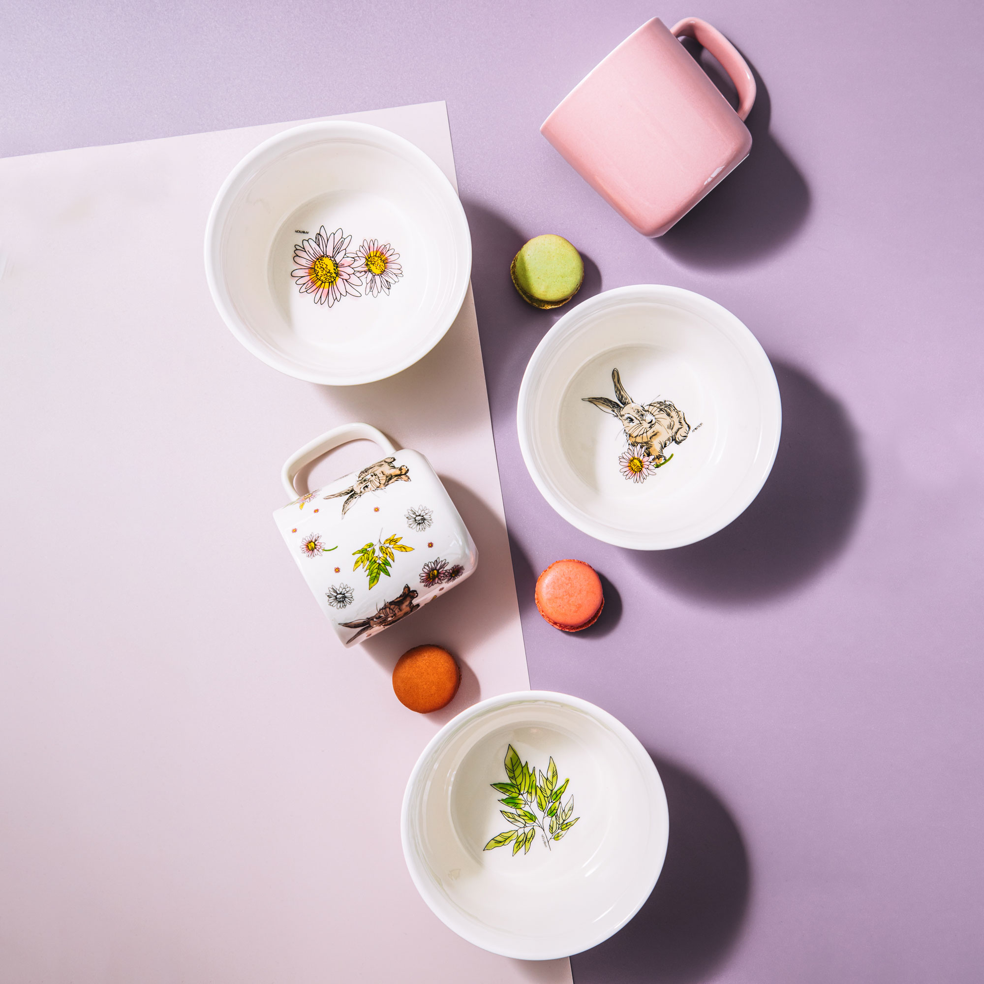 Růžová porcelánová salátová miska Alenka v říši divů 14 cm AMBITION