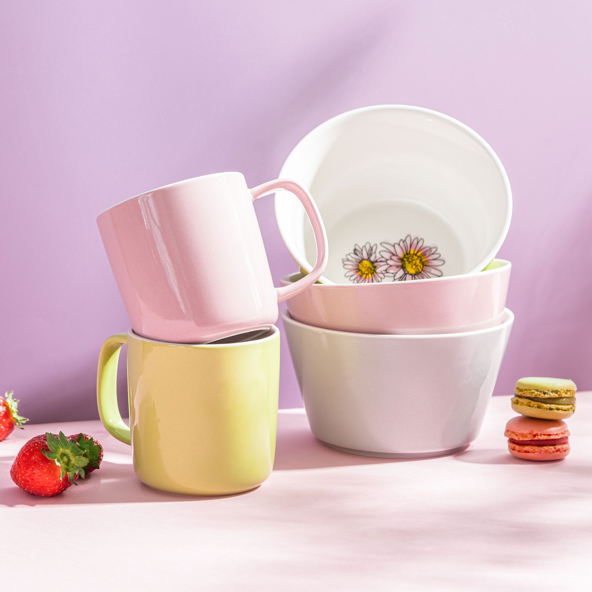 Růžová porcelánová salátová miska Alenka v říši divů 14 cm AMBITION