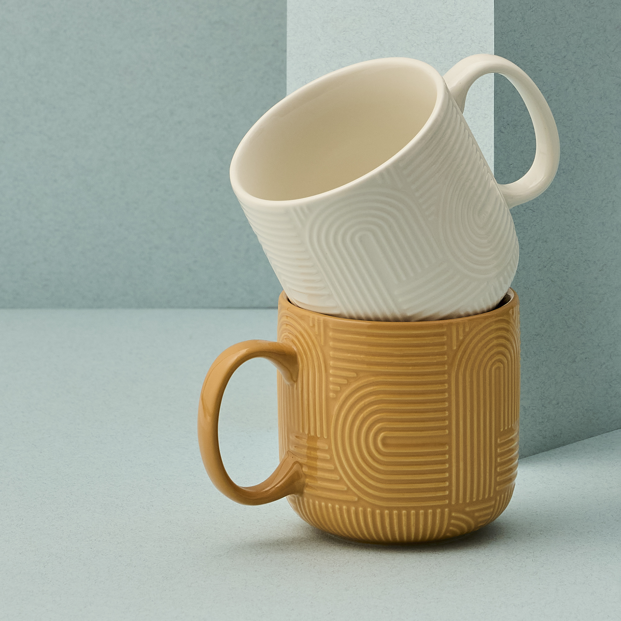 Bílý porcelánový hrnek Arco 390 ml AMBITION