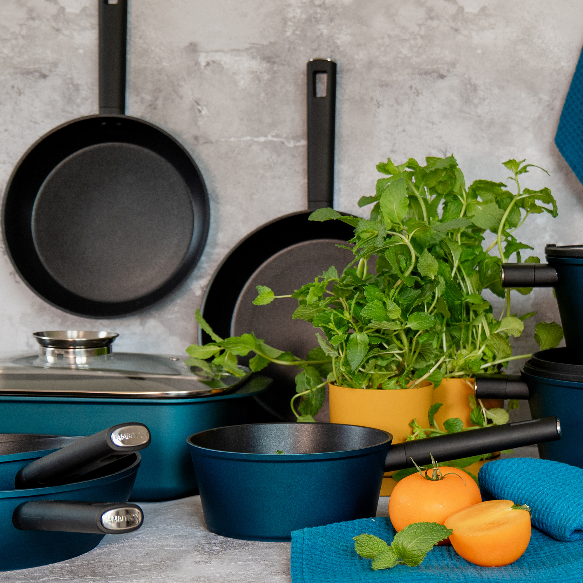 Sada hliníkových hrnců s pánví Azzurro Qualum Basic 9-dílů AMBITION