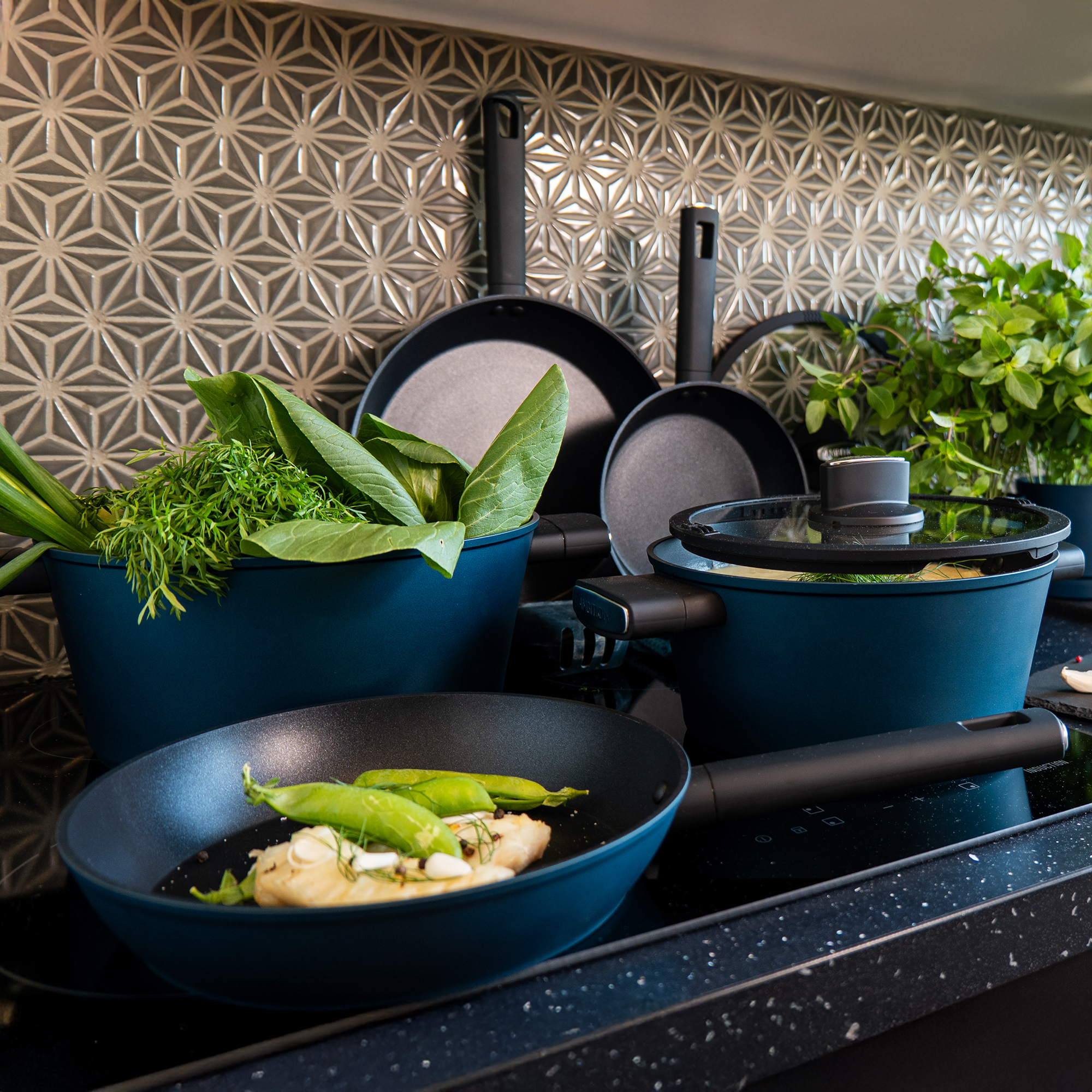 Sada hliníkových hrnců s pánví Azzurro Qualum Basic 9-dílů AMBITION