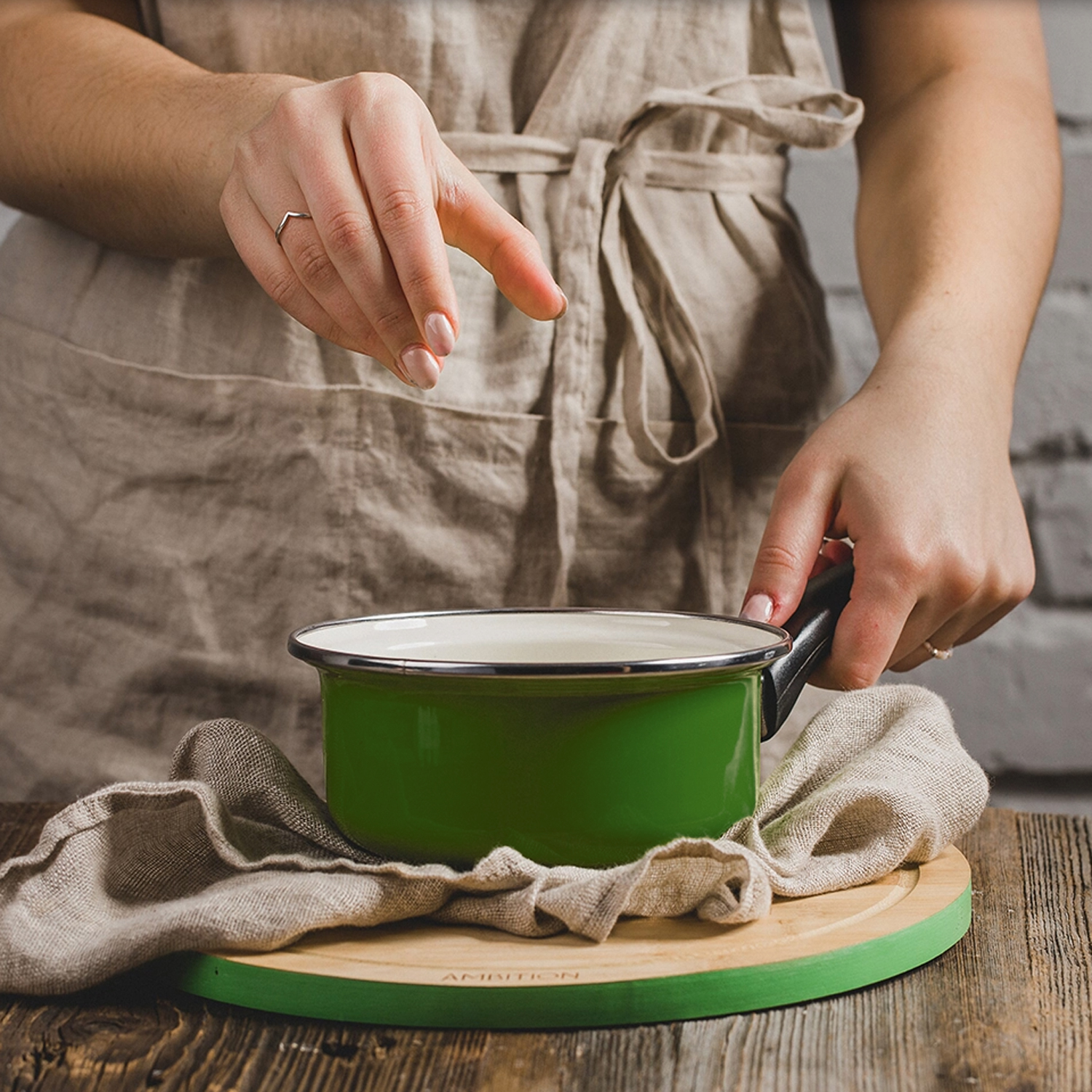 Enamel pot 14 cm 1,25 L green EMALIA OLKUSZ