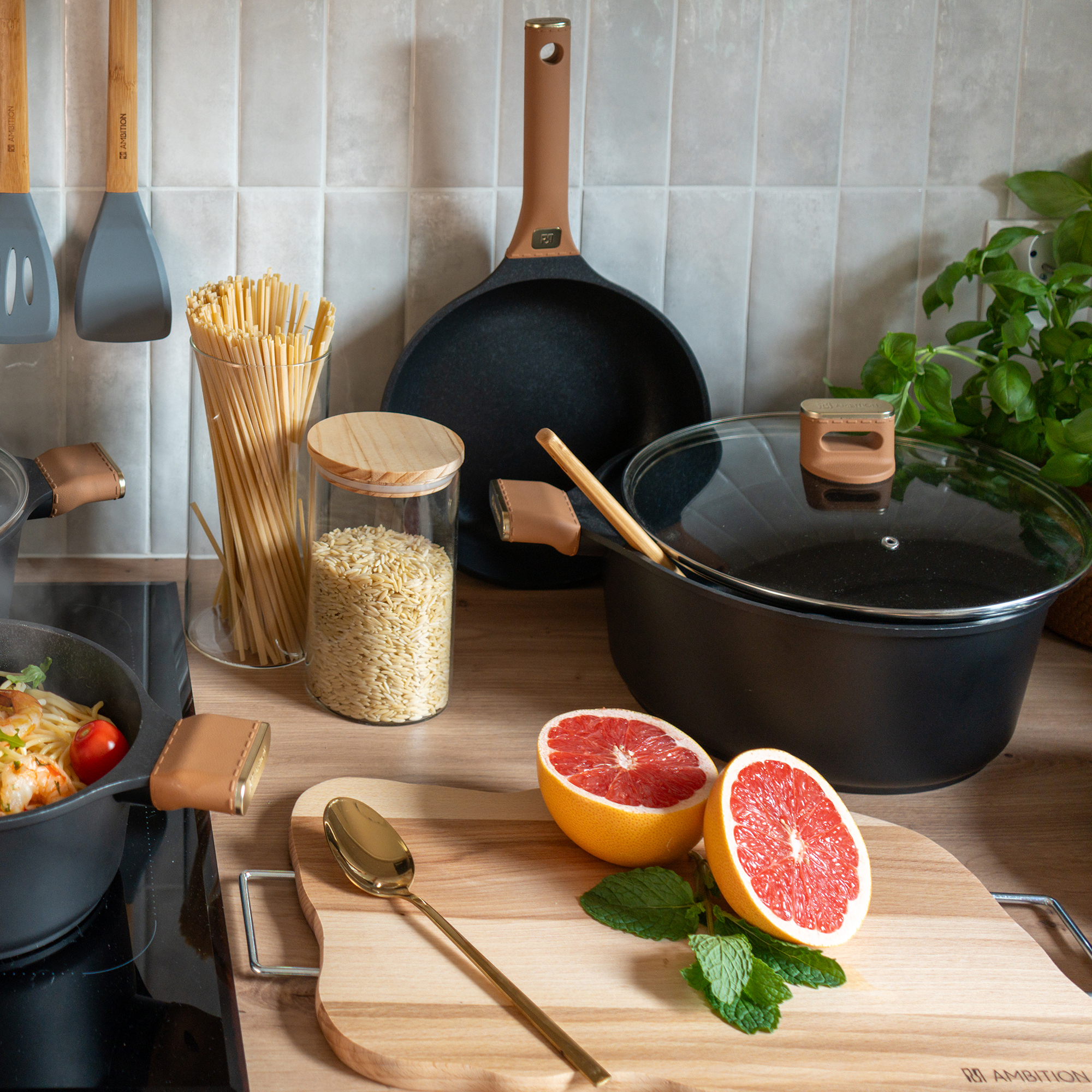 Batería de cocina con revestimiento Qualum Basic Stone Edition Camel 9-piezas AMBITION