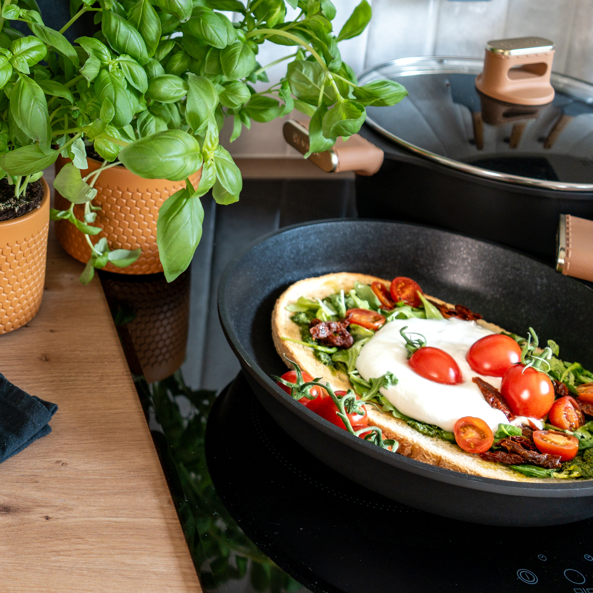 Batería de cocina con revestimiento Qualum Basic Stone Edition Camel 9-piezas AMBITION