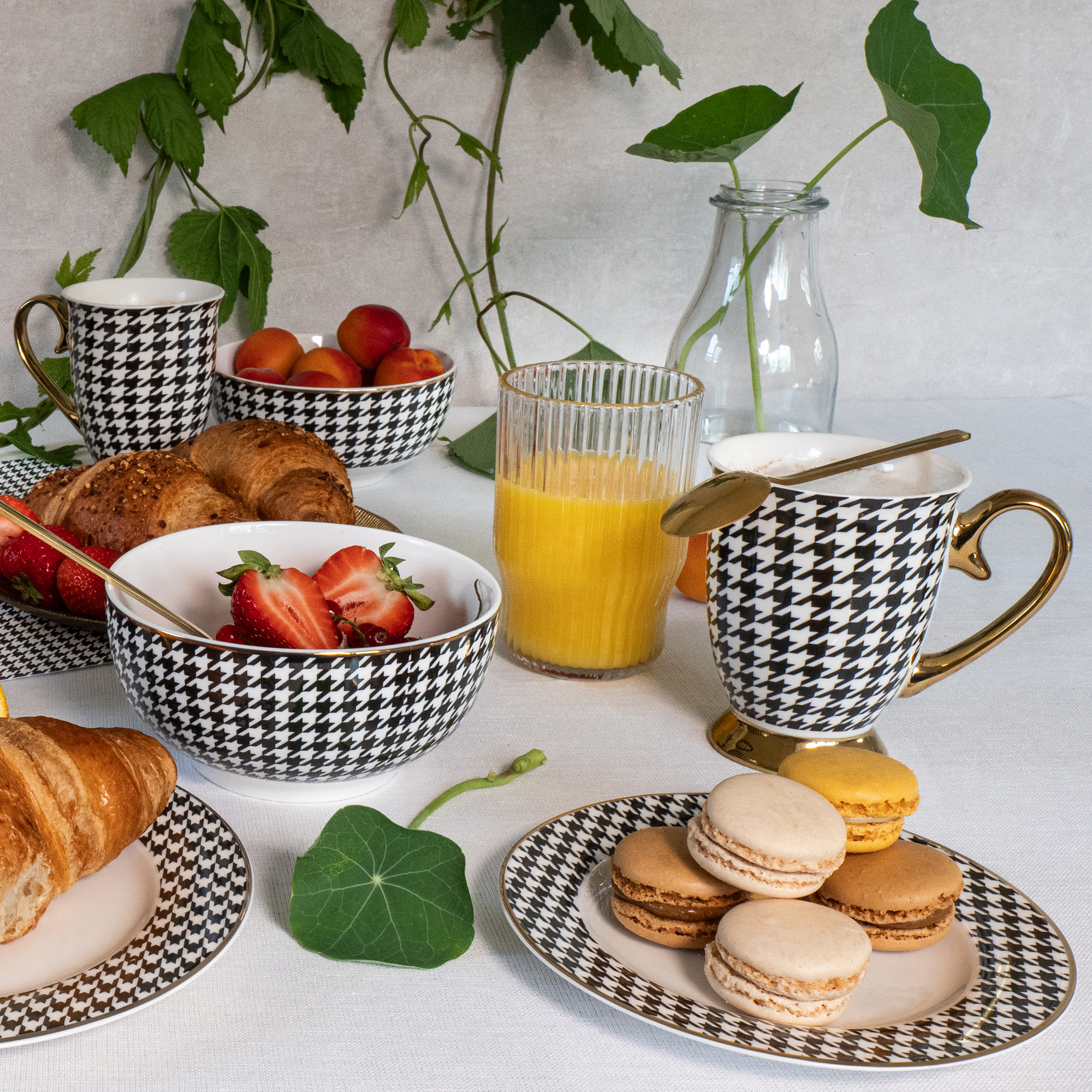 Porcelánový hrnek Diana Gold Pepito 300 ml AMBITION