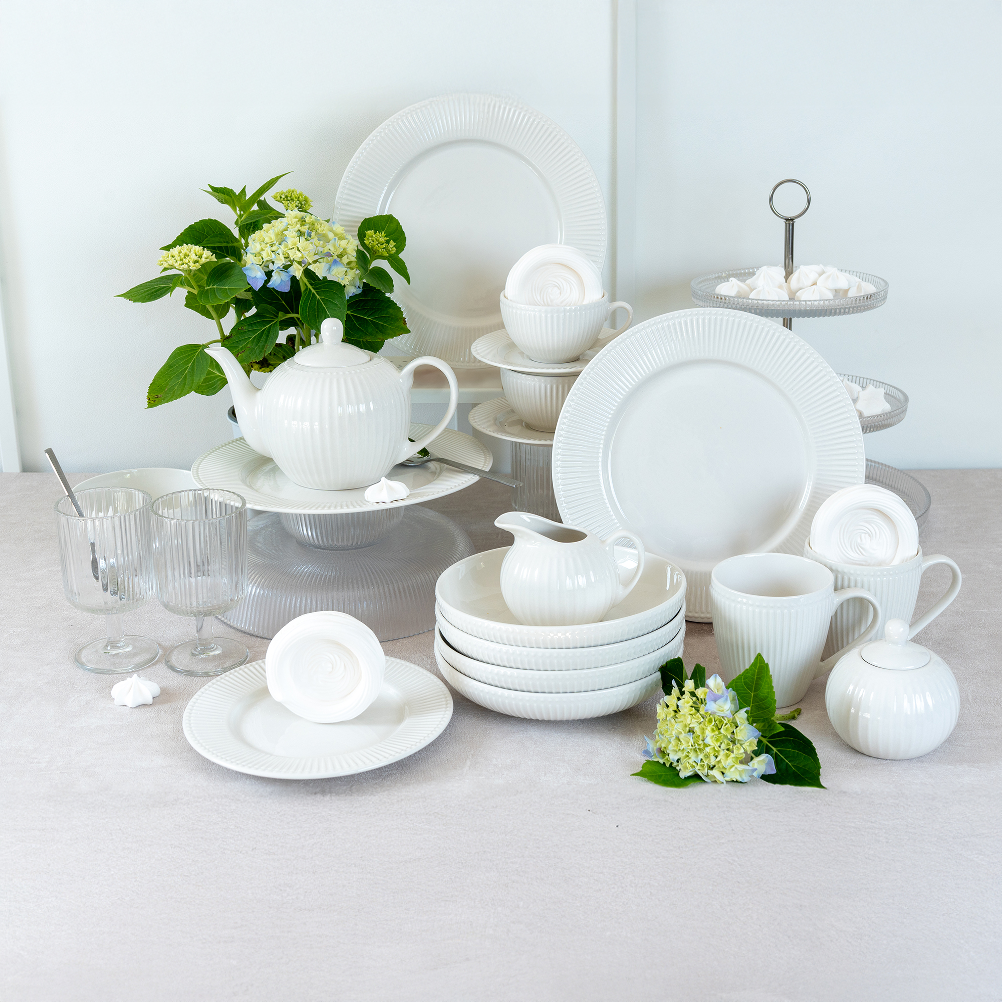 Krémový porcelánový hlboký tanier Curly 22 cm AMBITION