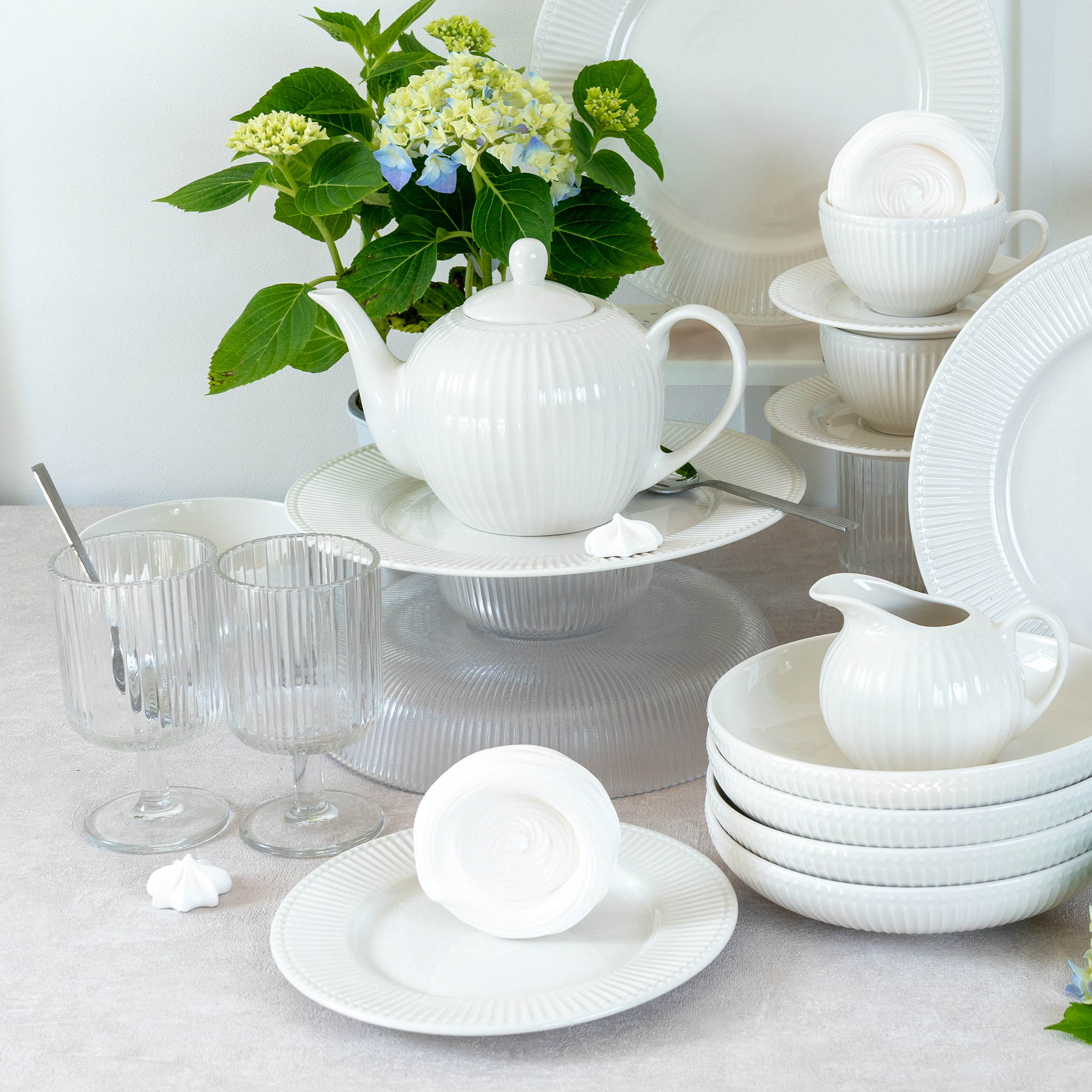 Krémový porcelánový dezertný tanier Curly 20,5 cm AMBITION