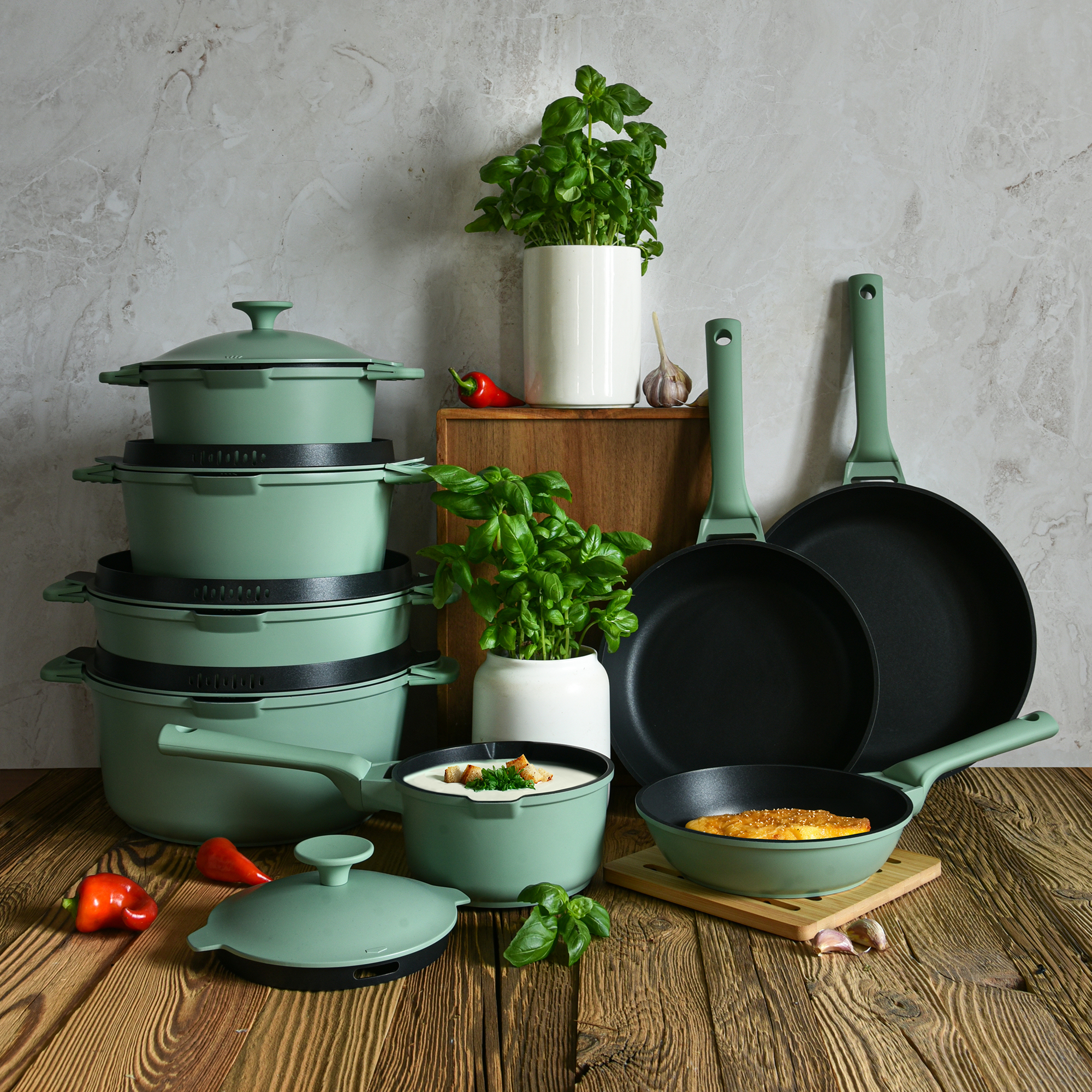 Patelnia głęboka z powłoką Qualum Basic z pokrywką 28 cm Fern 