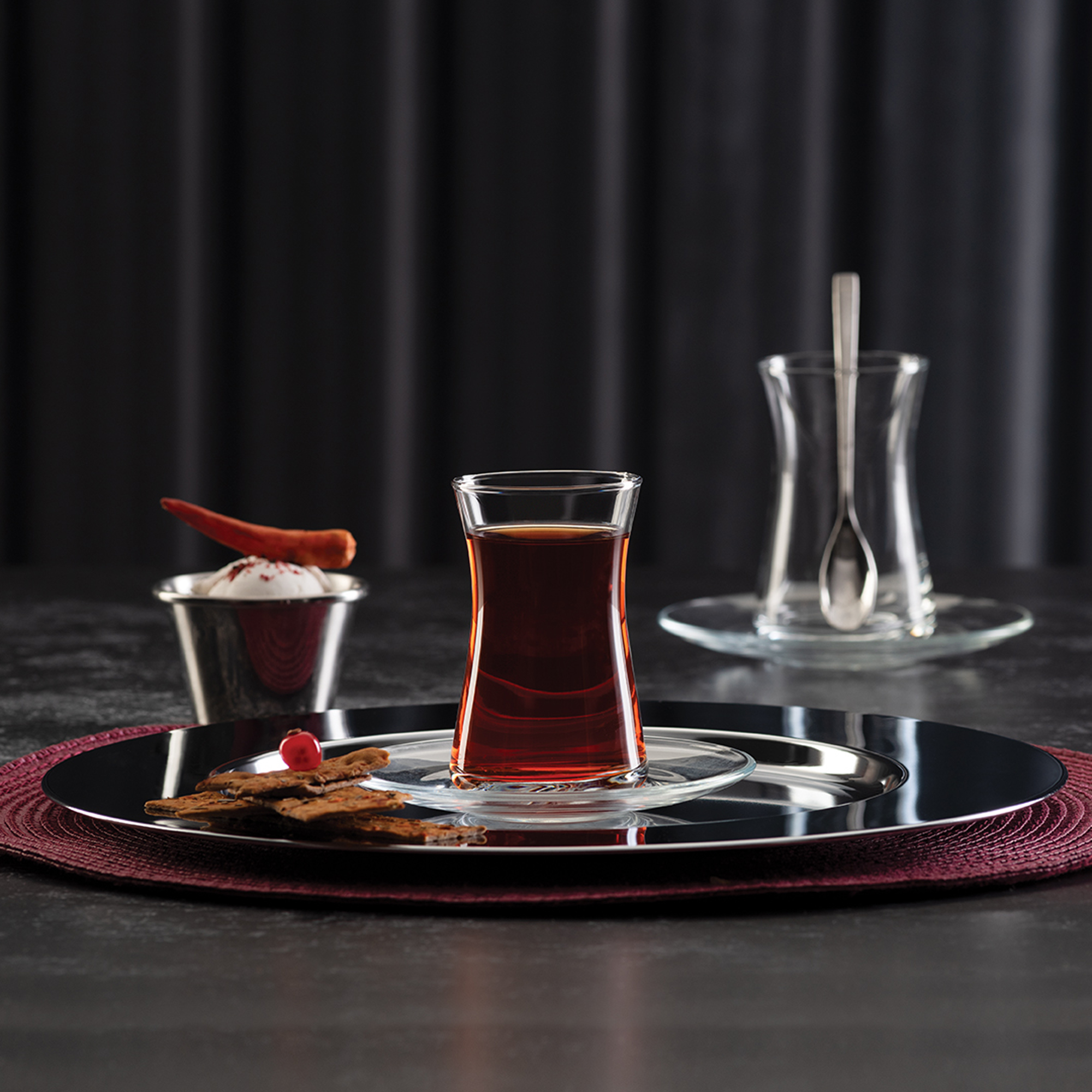 Set di 4 bicchieri con piattini Heybeli PASABAHCE