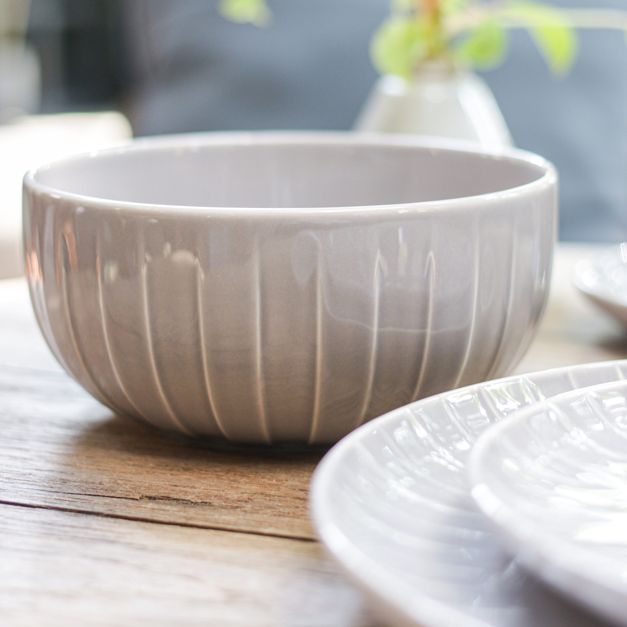 Šedá porcelánová salátová mísa Ligne 14,5 cm AMBITION