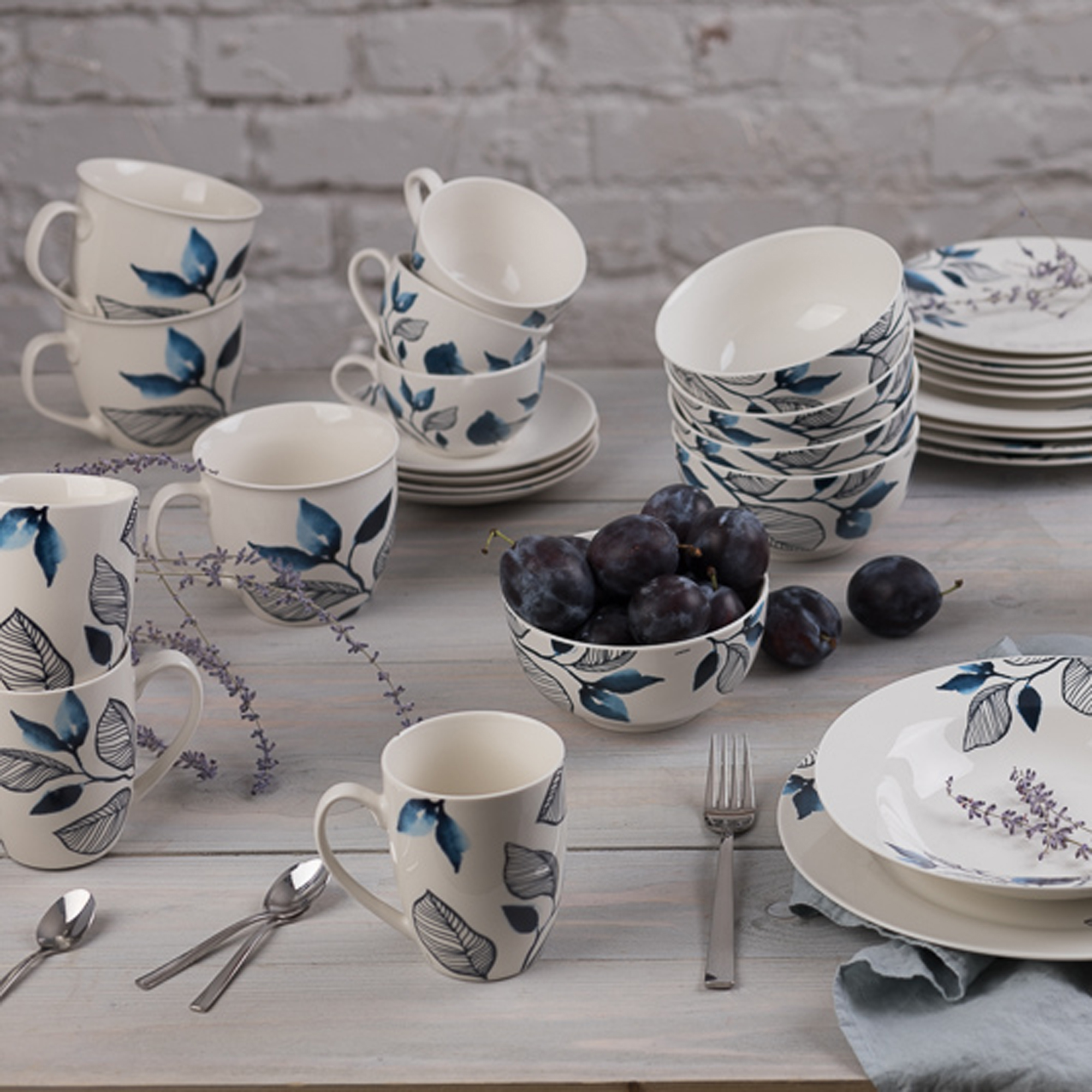 Dinner plate Blue Flower 27 cm AMBITION