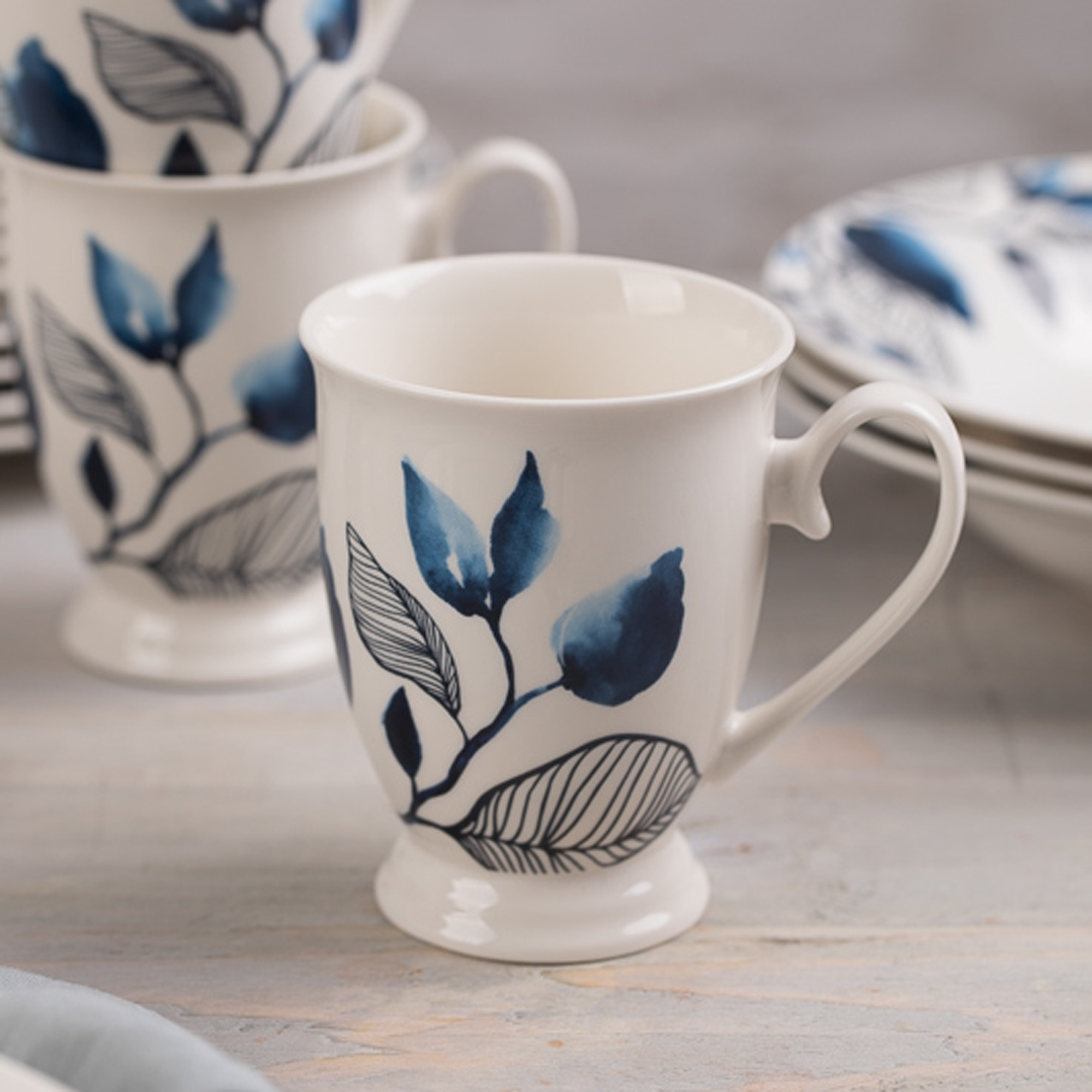 Porcelánový hrnček Diana Blue Flower 300 ml AMBITION
