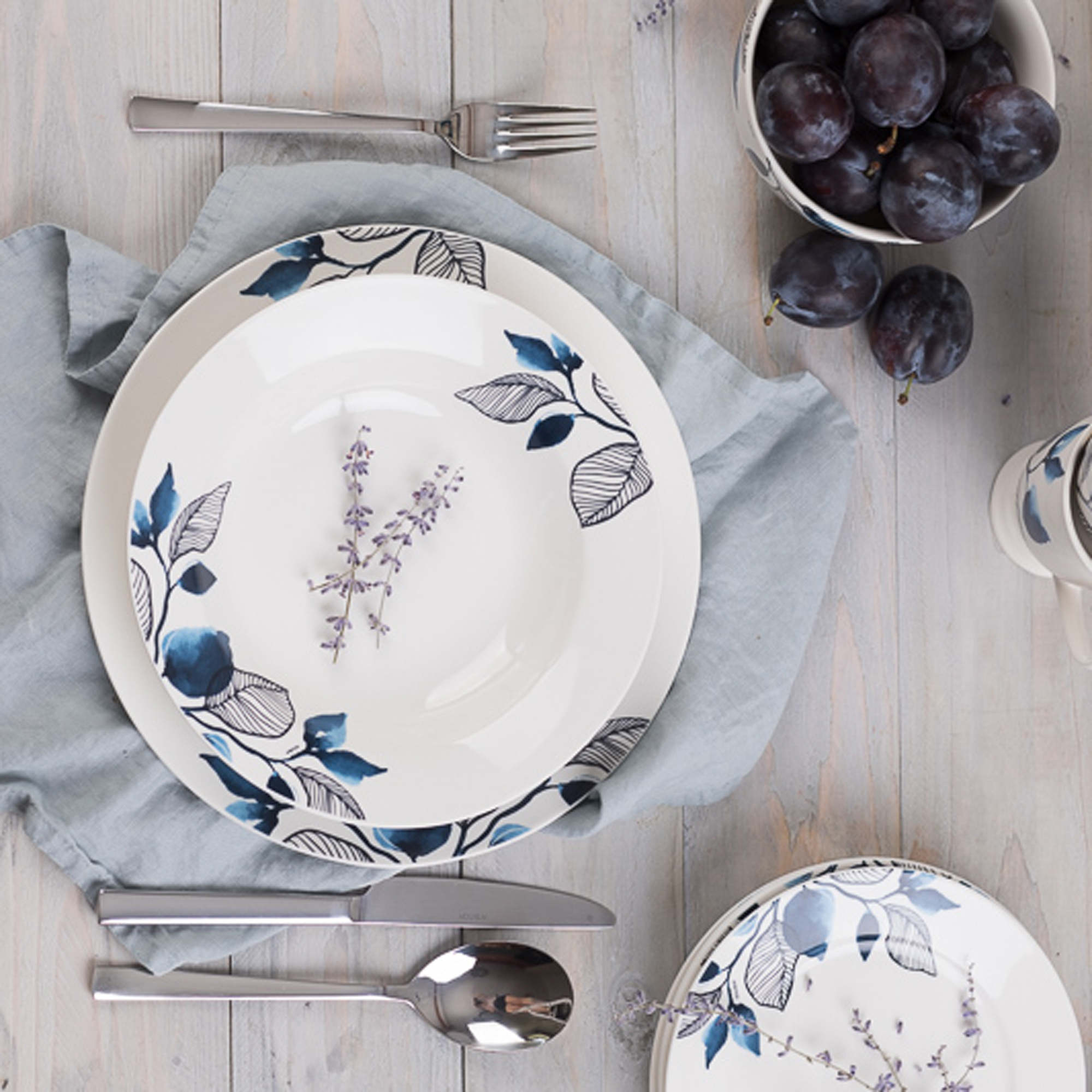 Dinner plate Blue Flower 27 cm AMBITION