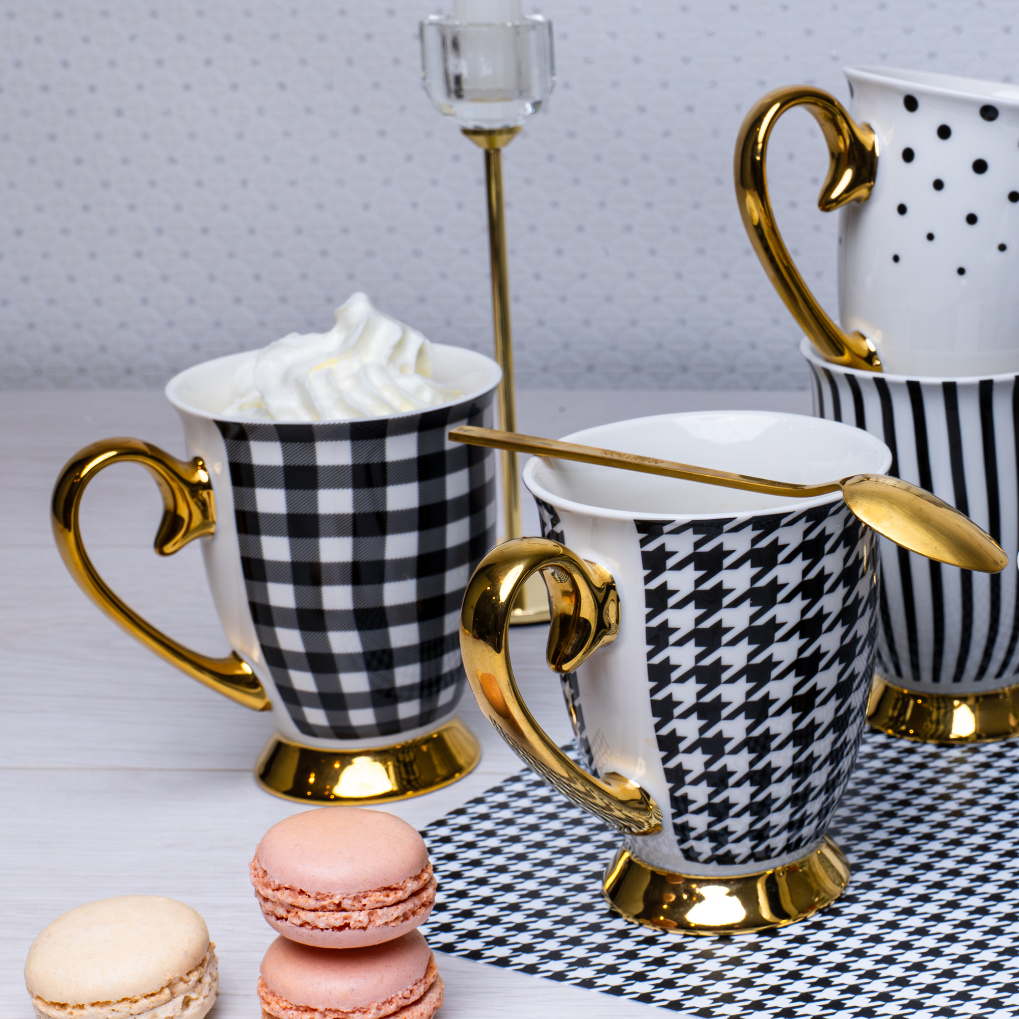 Porcelánový hrnek Diana Gold Checkered 300 ml AMBITION