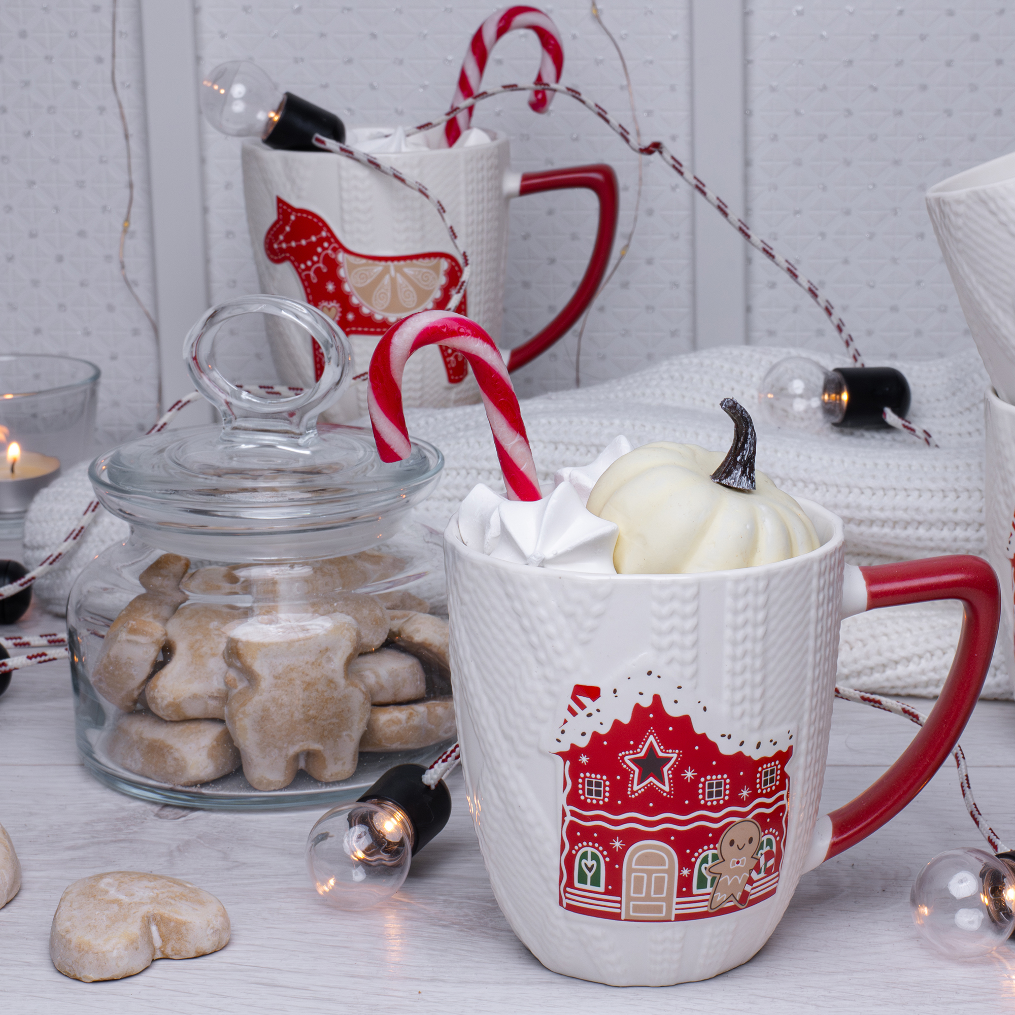 Weihnachtsbecher Scarf Modern 420 ml Lebkuchenhaus AMBITION