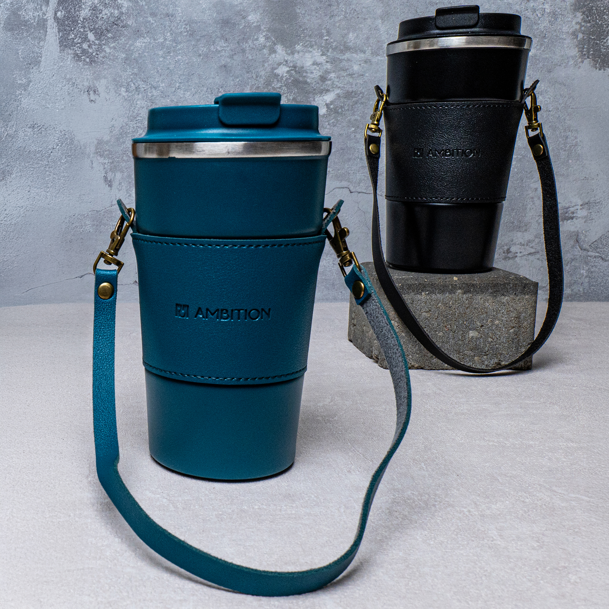 Modrý termohrnek s páskem Camel 500 ml AMBITION