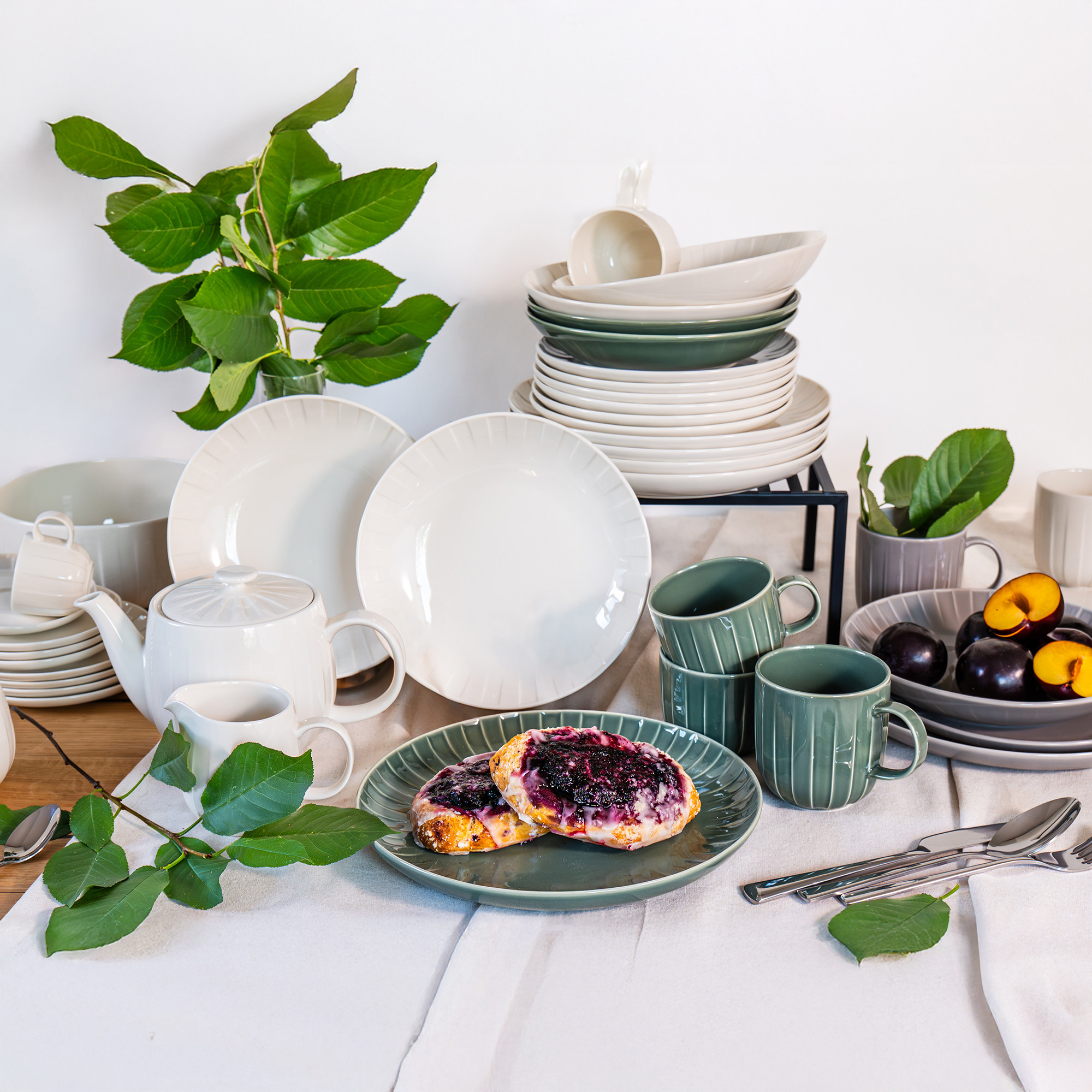 Zelený porcelánový plytký tanier Ligne 30 cm AMBITION