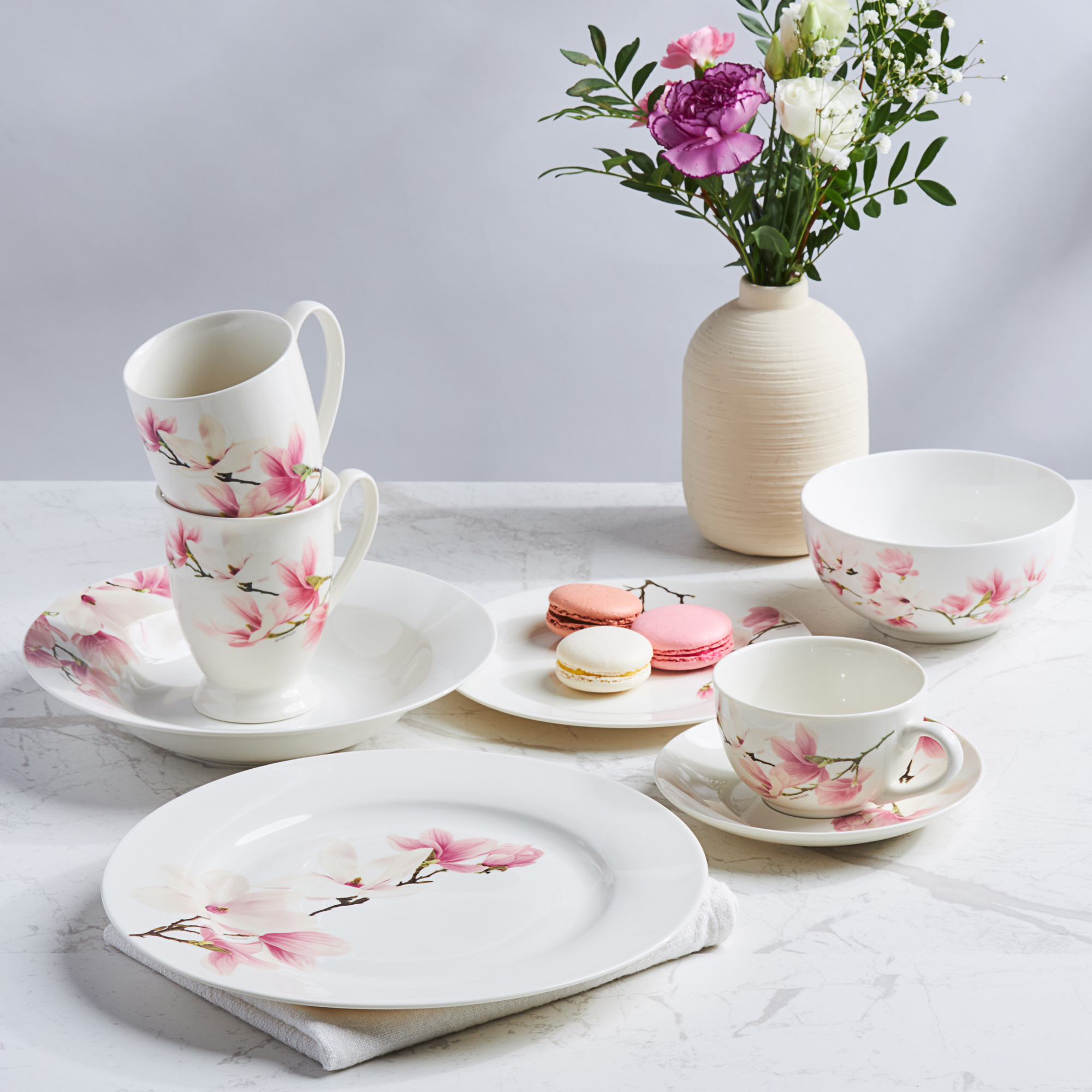 Porcelánový hrnek Magnolia 370 ml AMBITION