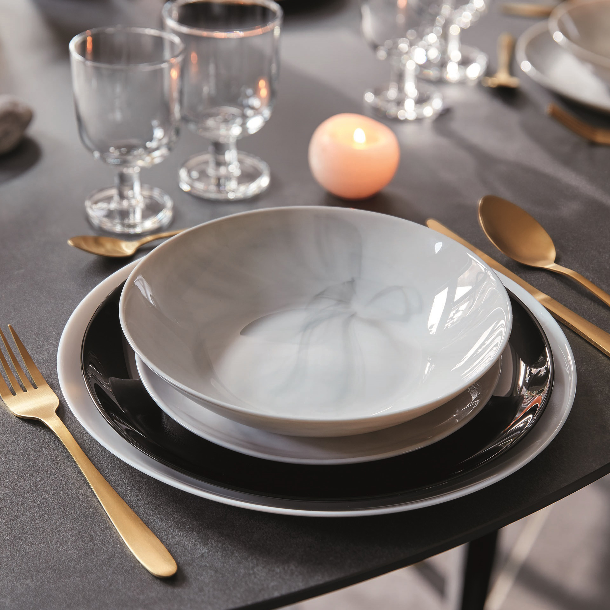 Mělký talíř Diwali Black 25 cm LUMINARC