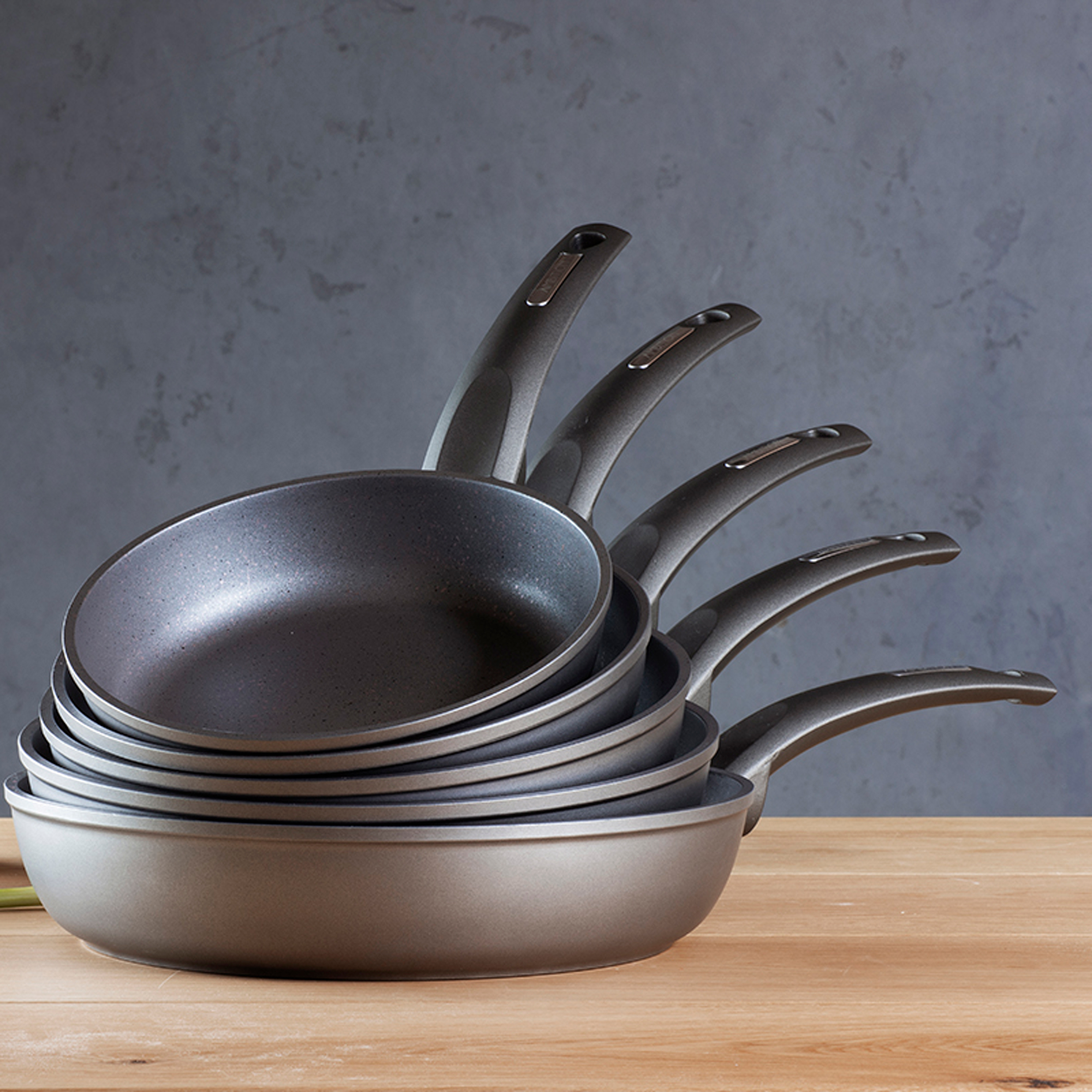 Padella Magnat Gray 20 cm + salvapadelle AMBITION 