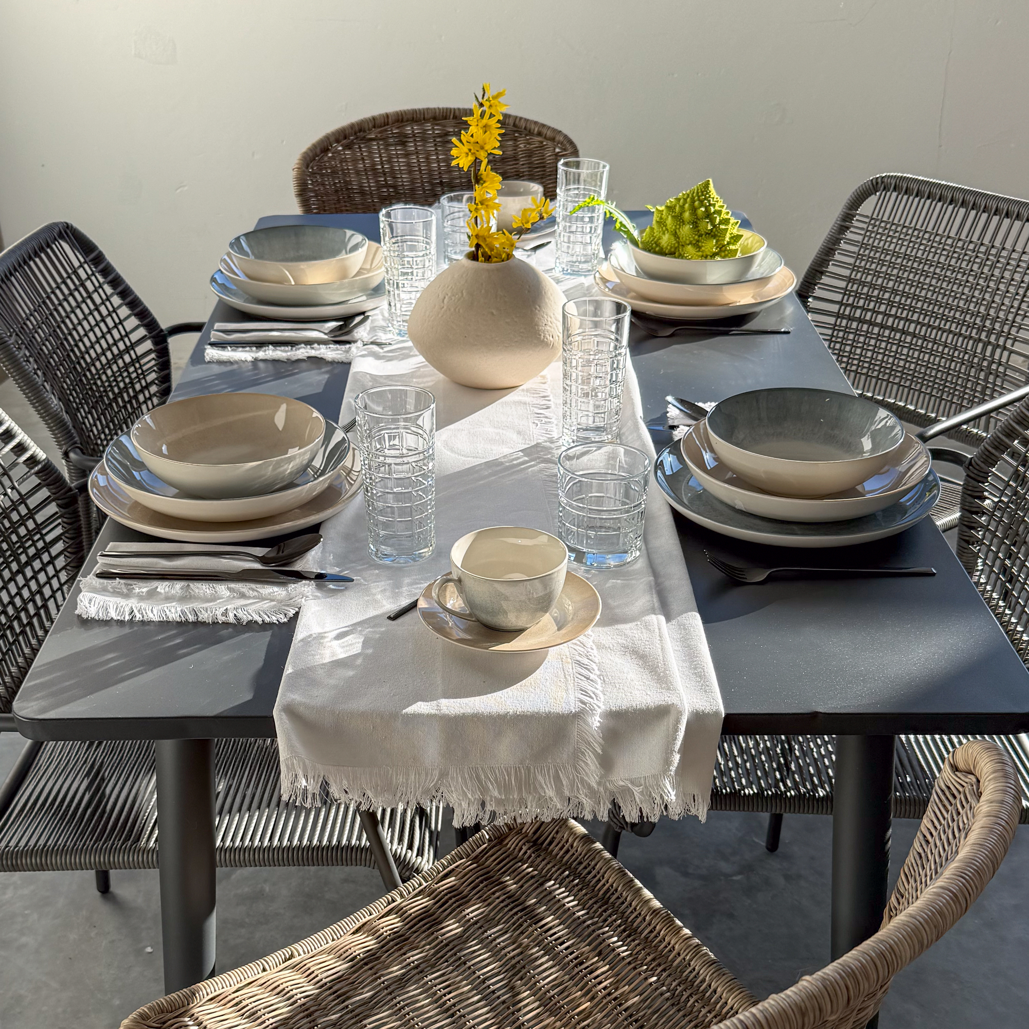 Antracitový zahradní ocelový stůl Doha 150 x 80 cm PATIO