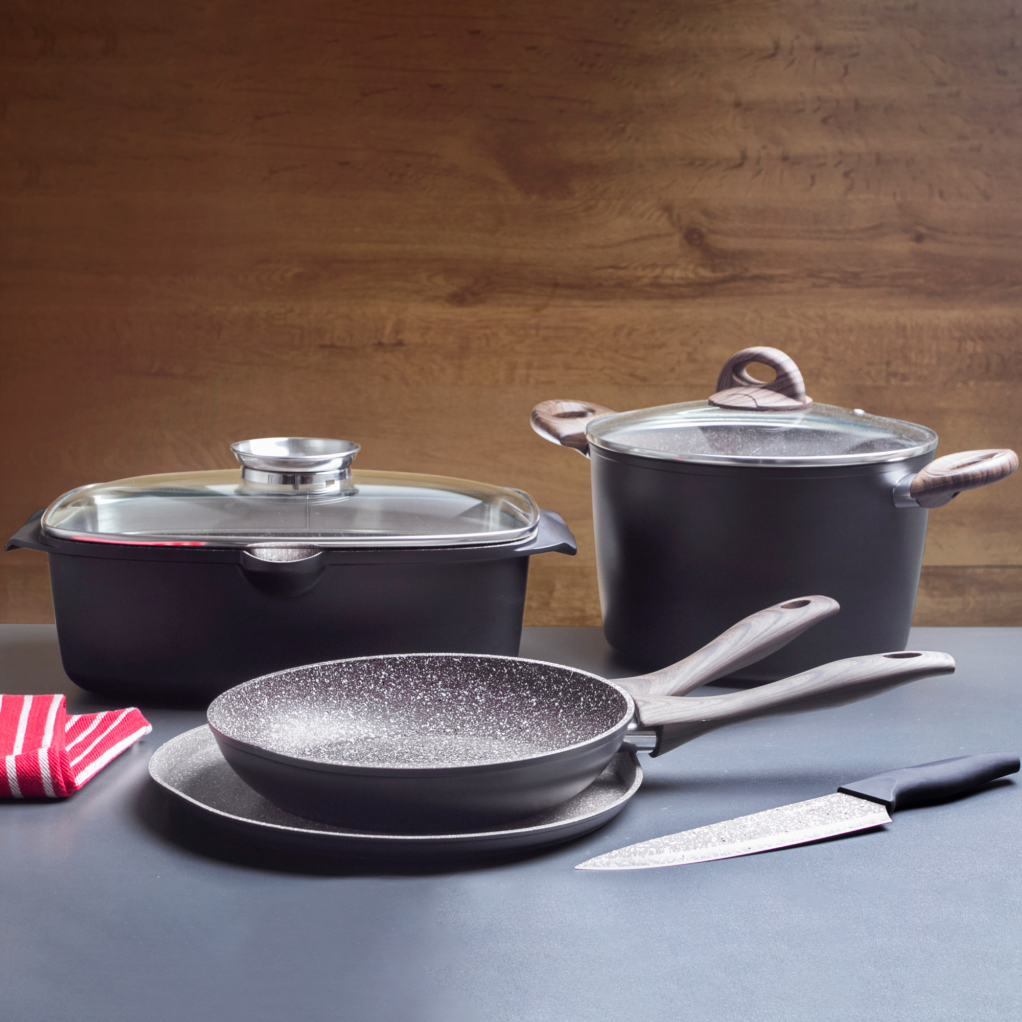 Patelnia Terra z powłoką Qualum Basic Stone Edition 28 cm AMBITION