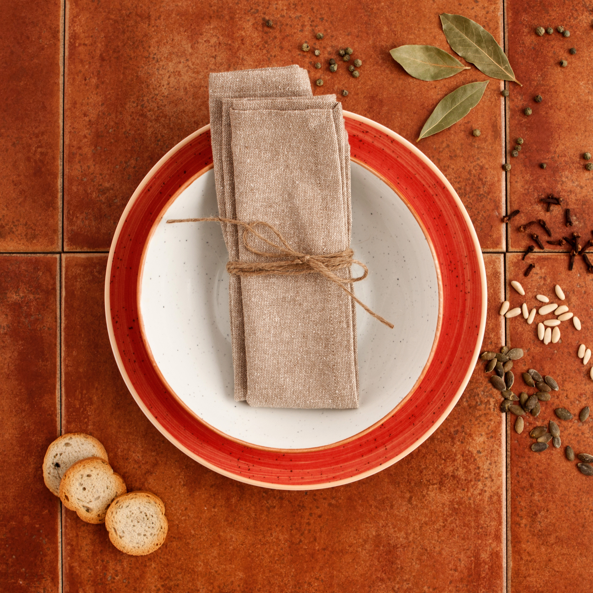 Porcelánový servírovací talíř Terra Red 31 cm ARIANE