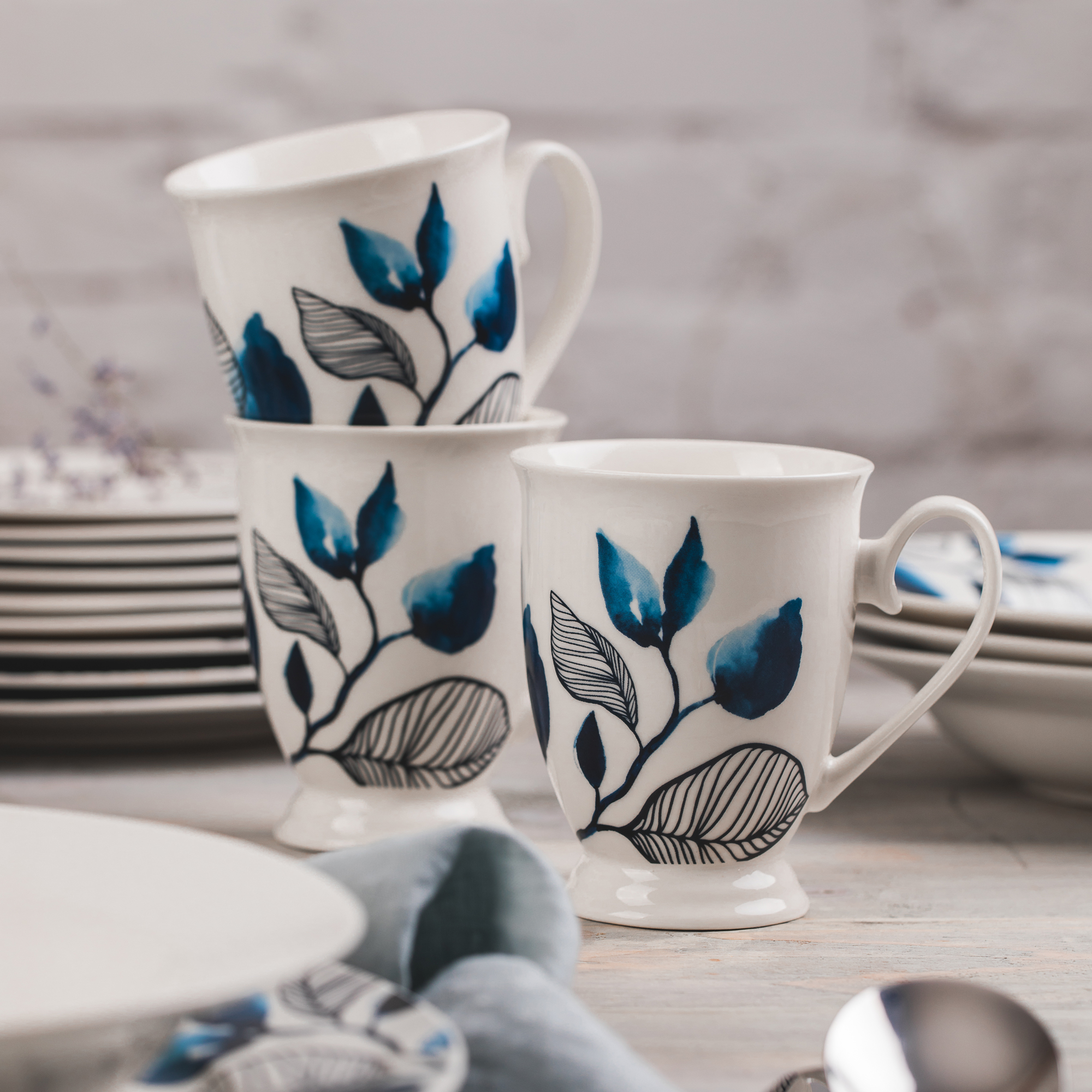 Porcelánový hrnček Diana Blue Flower 300 ml AMBITION